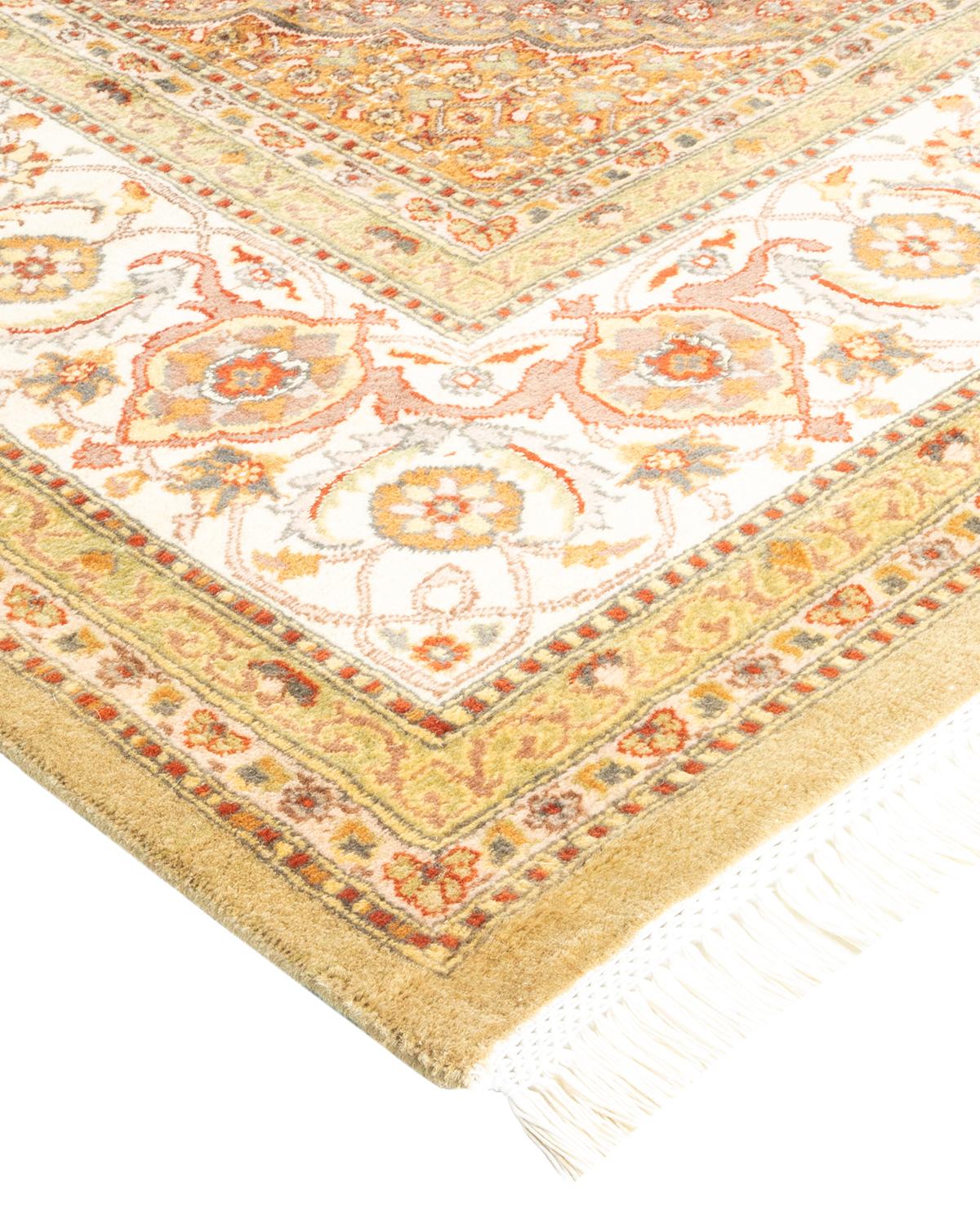 Avec leurs palettes discrètes et leurs motifs allover, les tapis de la collection Mogul apporteront une sophistication intemporelle à n'importe quelle pièce. Influencés par un éventail de motifs turcs, indiens et persans, les artisans qui tissent à
