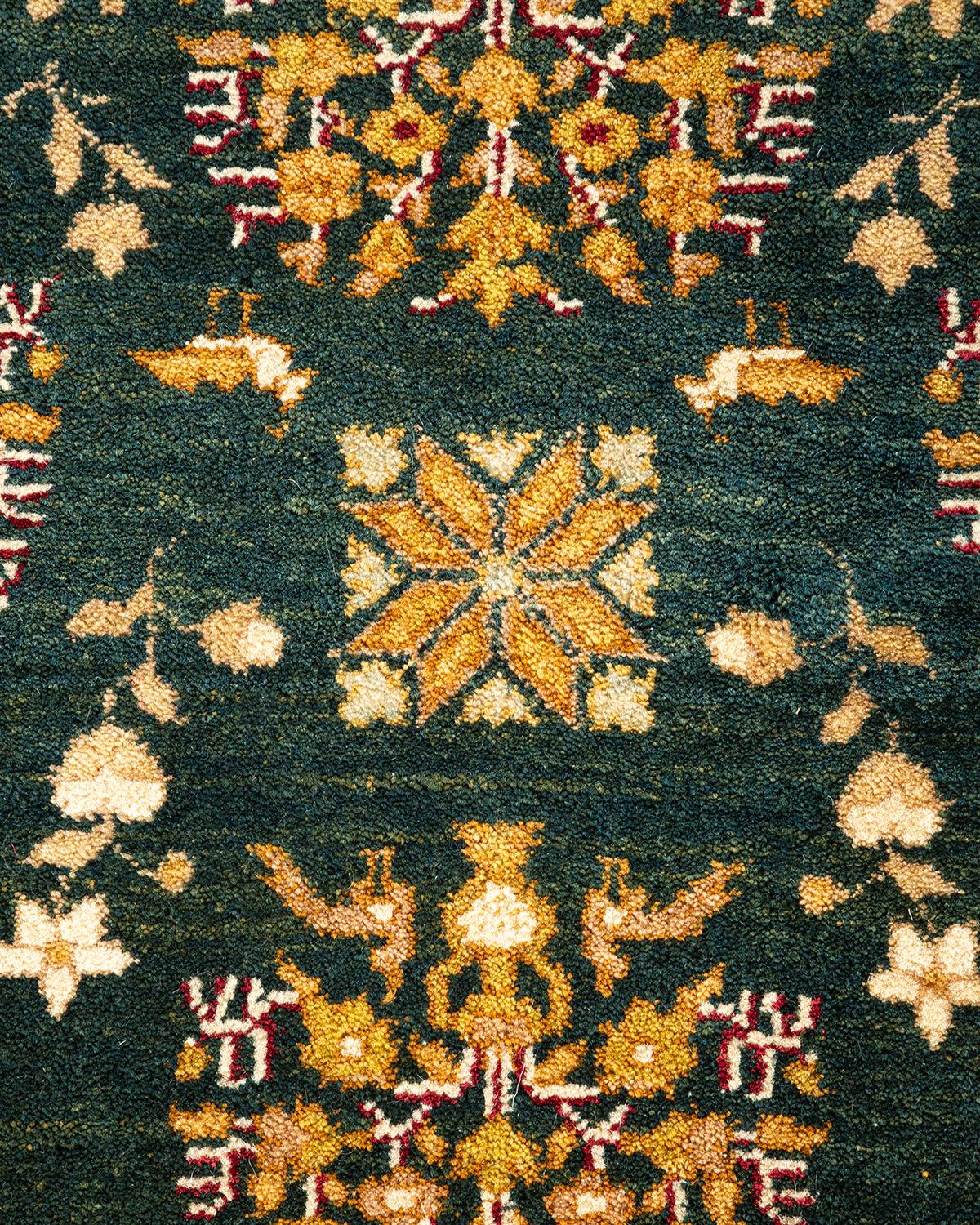 Pakistanais Tapis Mogul vert en laine noué à la main, unique en son genre en vente