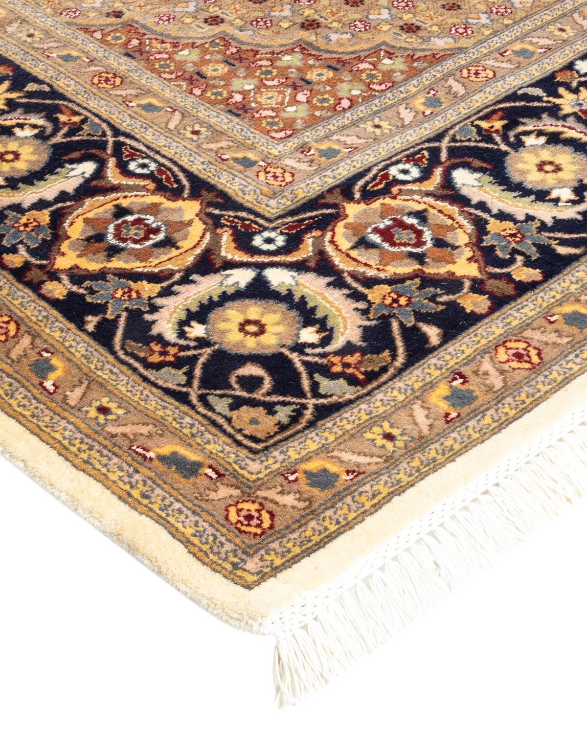 Die Teppiche der Mogul-Kollektion bringen mit ihren zurückhaltenden Farben und Allover-Mustern zeitlose Eleganz in jeden Raum. Beeinflusst von einem Spektrum türkischer, indischer und persischer Designs, lassen die Kunsthandwerker, die diese