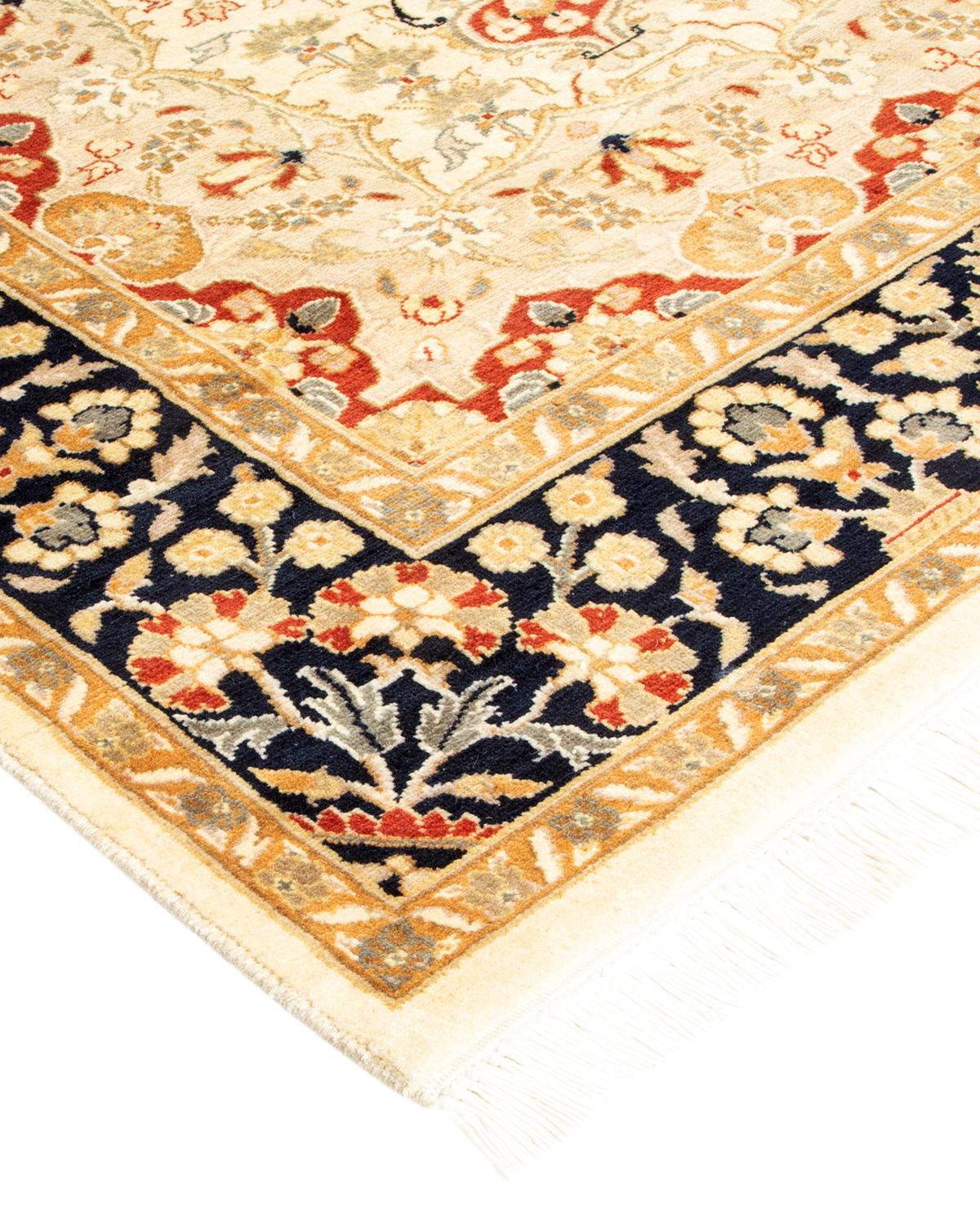 Die Teppiche der Mogul-Kollektion bringen mit ihren zurückhaltenden Farben und Allover-Mustern zeitlose Eleganz in jeden Raum. Beeinflusst von einem Spektrum türkischer, indischer und persischer Designs, lassen die Kunsthandwerker, die diese