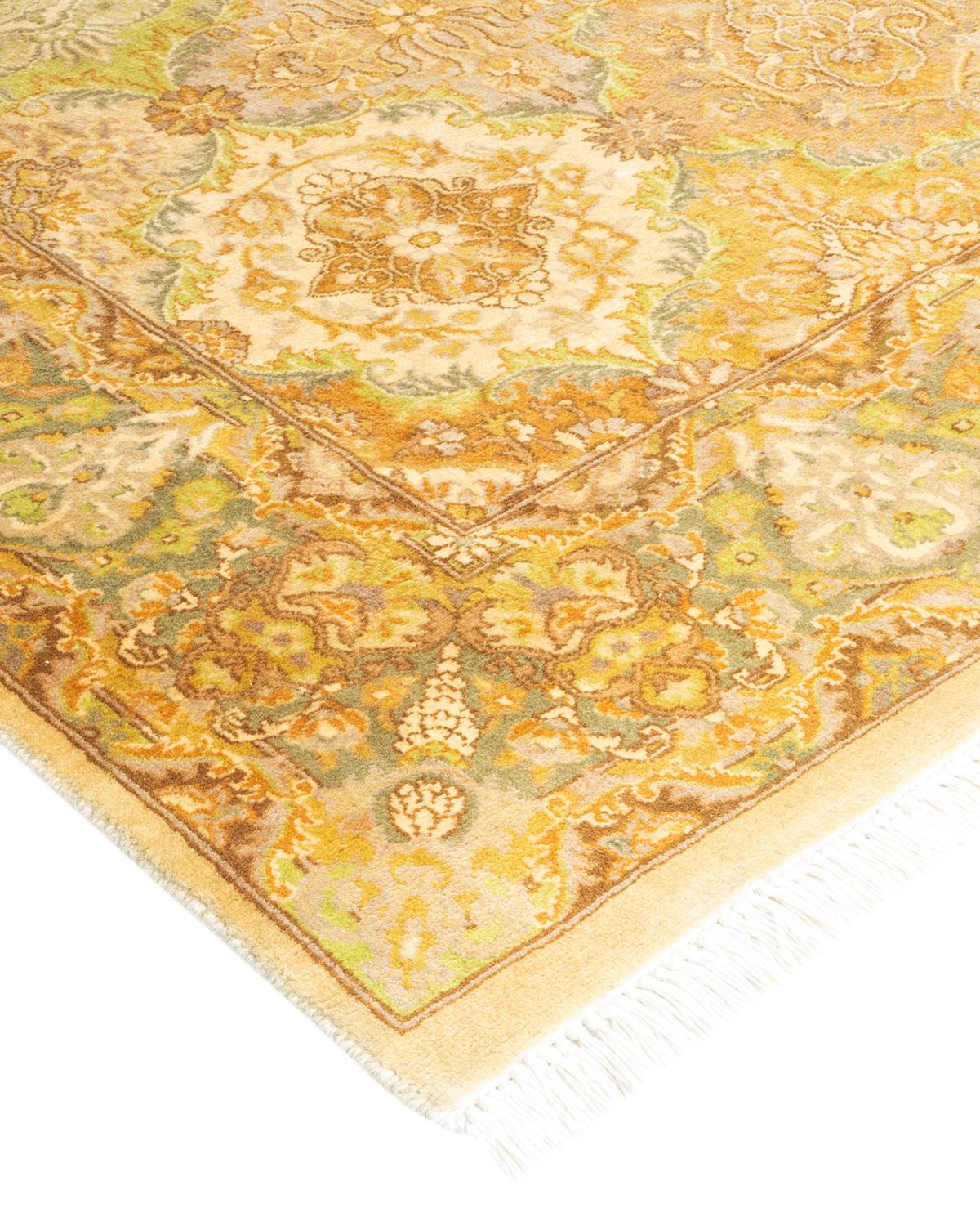 Avec leurs palettes discrètes et leurs motifs allover, les tapis de la collection Mogul apporteront une sophistication intemporelle à n'importe quelle pièce. Influencés par un éventail de motifs turcs, indiens et persans, les artisans qui tissent à