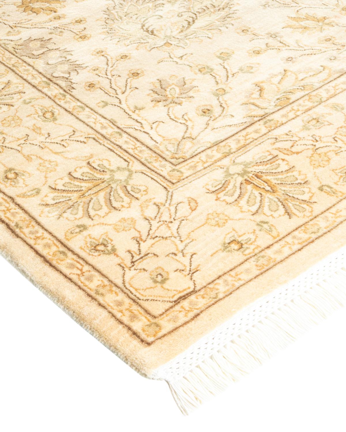 Las alfombras de la colección Mogul, con sus colores discretos y sus diseños en toda la superficie, aportarán una sofisticación atemporal a cualquier habitación. Influenciadas por un espectro de diseños turcos, indios y persas, los artesanos que