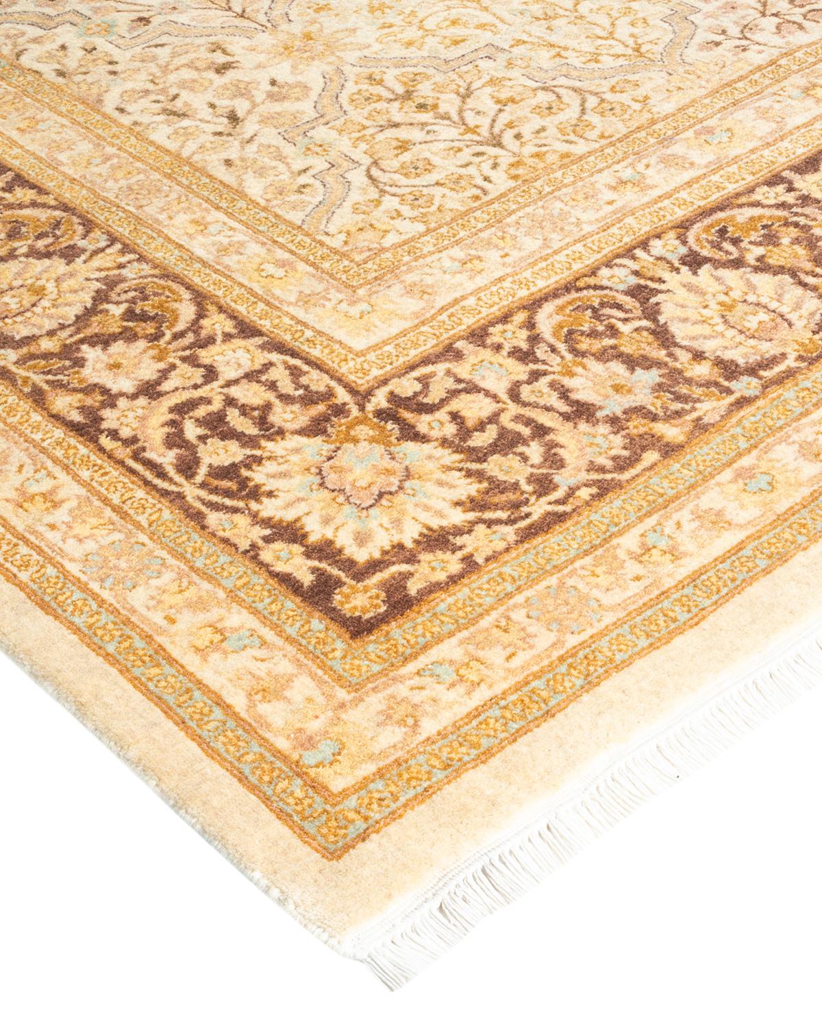Avec leurs palettes discrètes et leurs motifs allover, les tapis de la collection Mogul apporteront une sophistication intemporelle à n'importe quelle pièce. Influencés par un éventail de motifs turcs, indiens et persans, les artisans qui tissent à