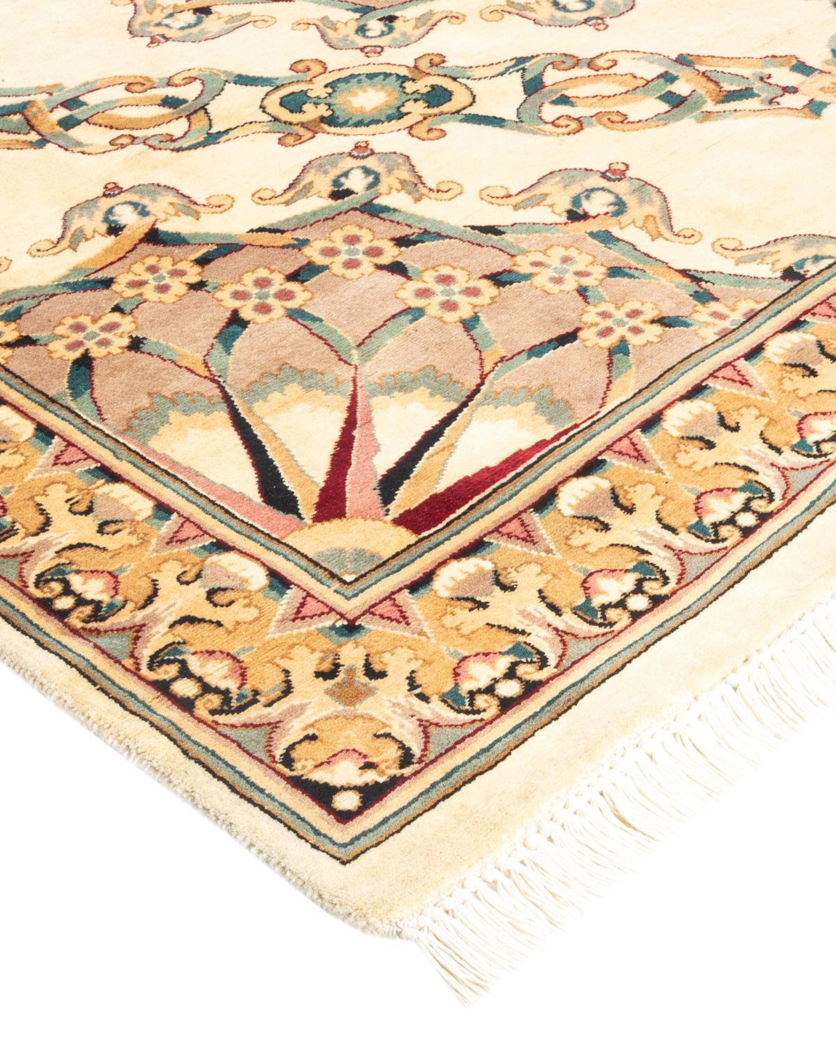 Die Teppiche der Mogul-Kollektion bringen mit ihren zurückhaltenden Farben und Allover-Mustern zeitlose Eleganz in jeden Raum. Beeinflusst von einem Spektrum türkischer, indischer und persischer Designs, lassen die Kunsthandwerker, die diese