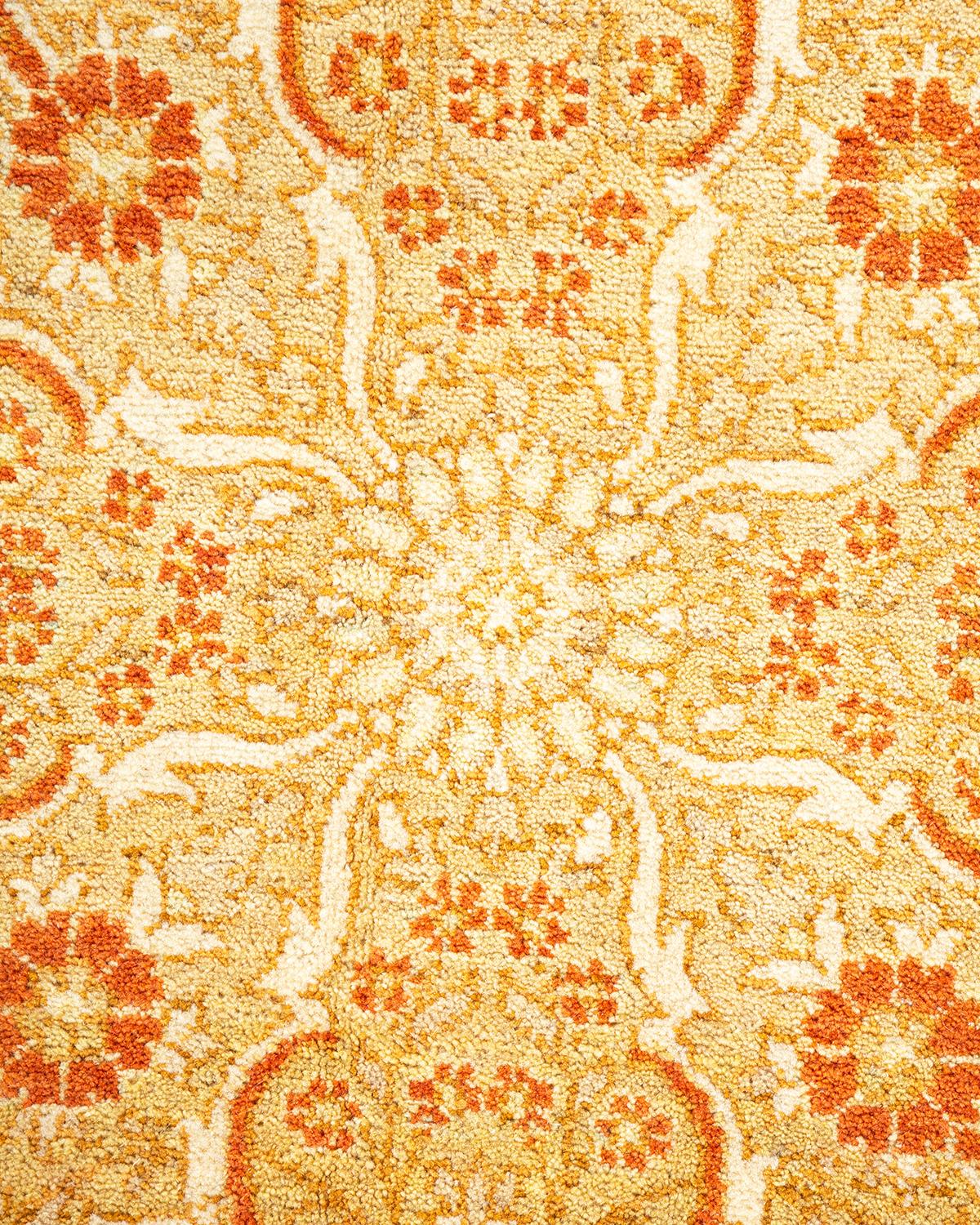 Pakistanais Tapis Mogul ivoire en laine noué à la main, unique en son genre en vente