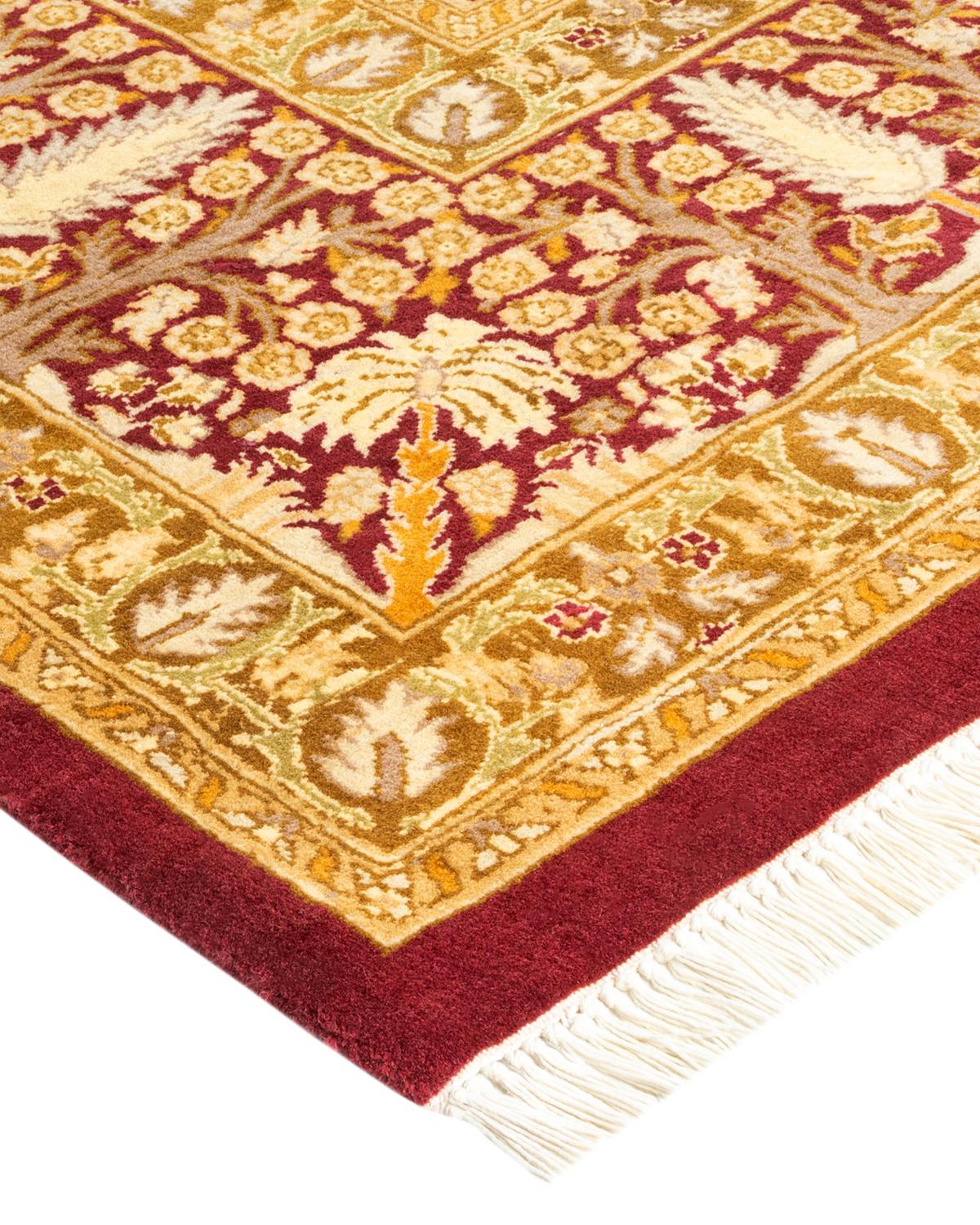 Die Teppiche der Mogul-Kollektion bringen mit ihren zurückhaltenden Farben und Allover-Mustern zeitlose Eleganz in jeden Raum. Beeinflusst von einem Spektrum türkischer, indischer und persischer Designs, lassen die Kunsthandwerker, die diese
