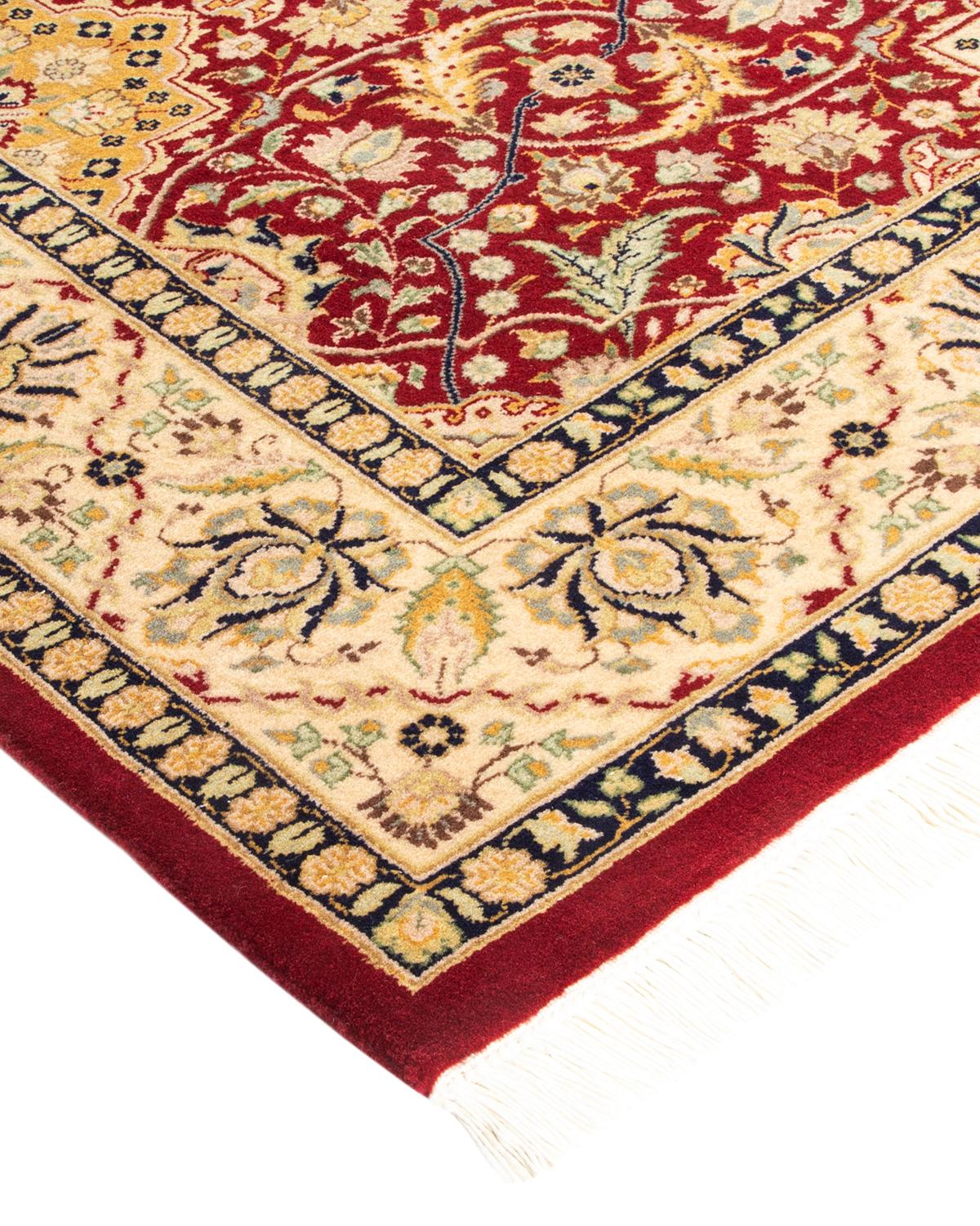 Die Teppiche der Mogul-Kollektion bringen mit ihren zurückhaltenden Farben und Allover-Mustern zeitlose Eleganz in jeden Raum. Beeinflusst von einem Spektrum türkischer, indischer und persischer Designs, lassen die Kunsthandwerker, die diese