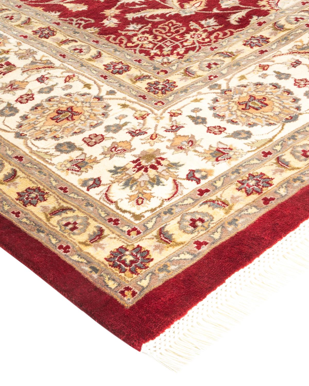 Avec leurs palettes discrètes et leurs motifs allover, les tapis de la collection Mogul apporteront une sophistication intemporelle à n'importe quelle pièce. Influencés par un éventail de motifs turcs, indiens et persans, les artisans qui tissent à