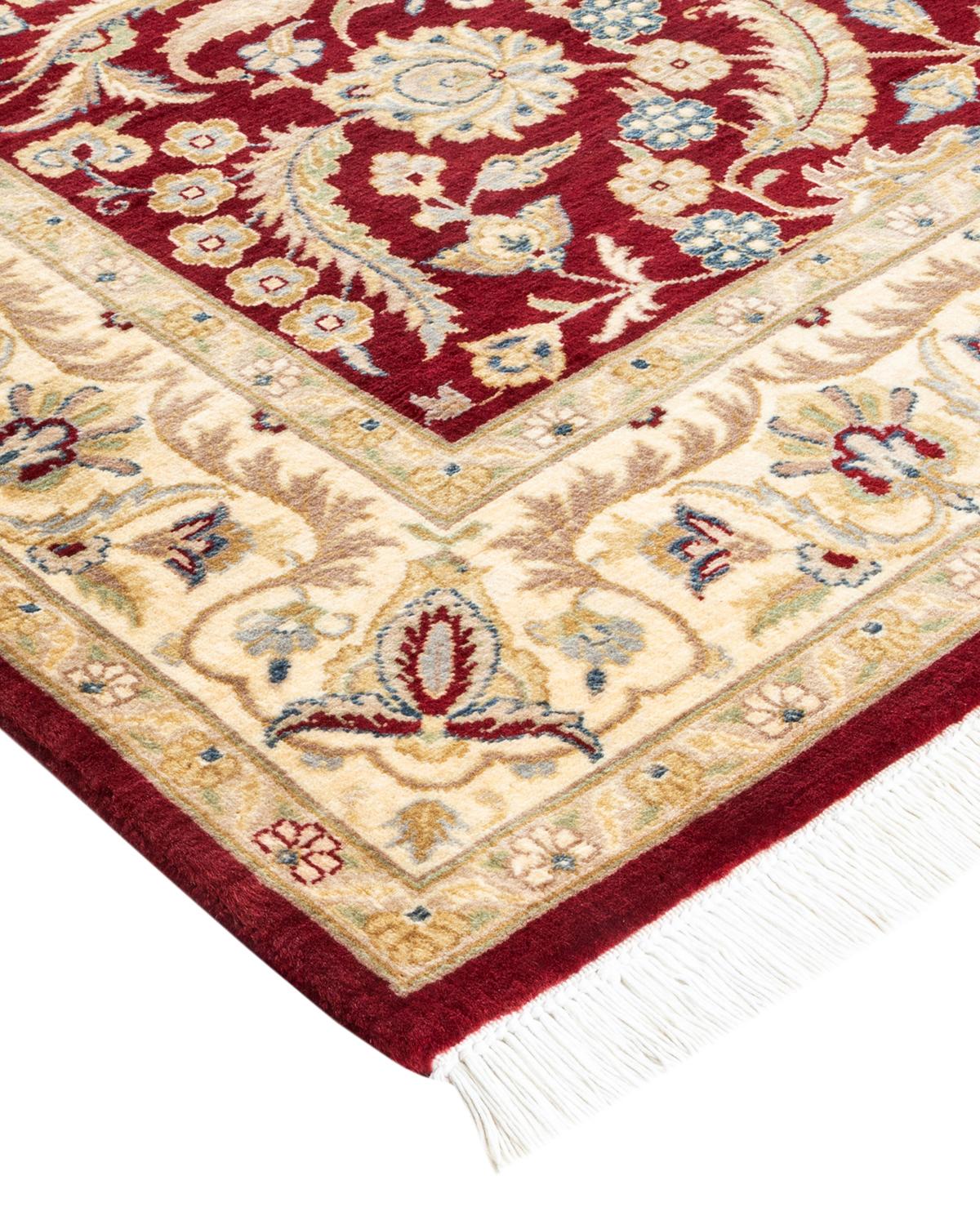 Avec leurs palettes discrètes et leurs motifs allover, les tapis de la collection Mogul apporteront une sophistication intemporelle à n'importe quelle pièce. Influencés par un éventail de motifs turcs, indiens et persans, les artisans qui tissent à