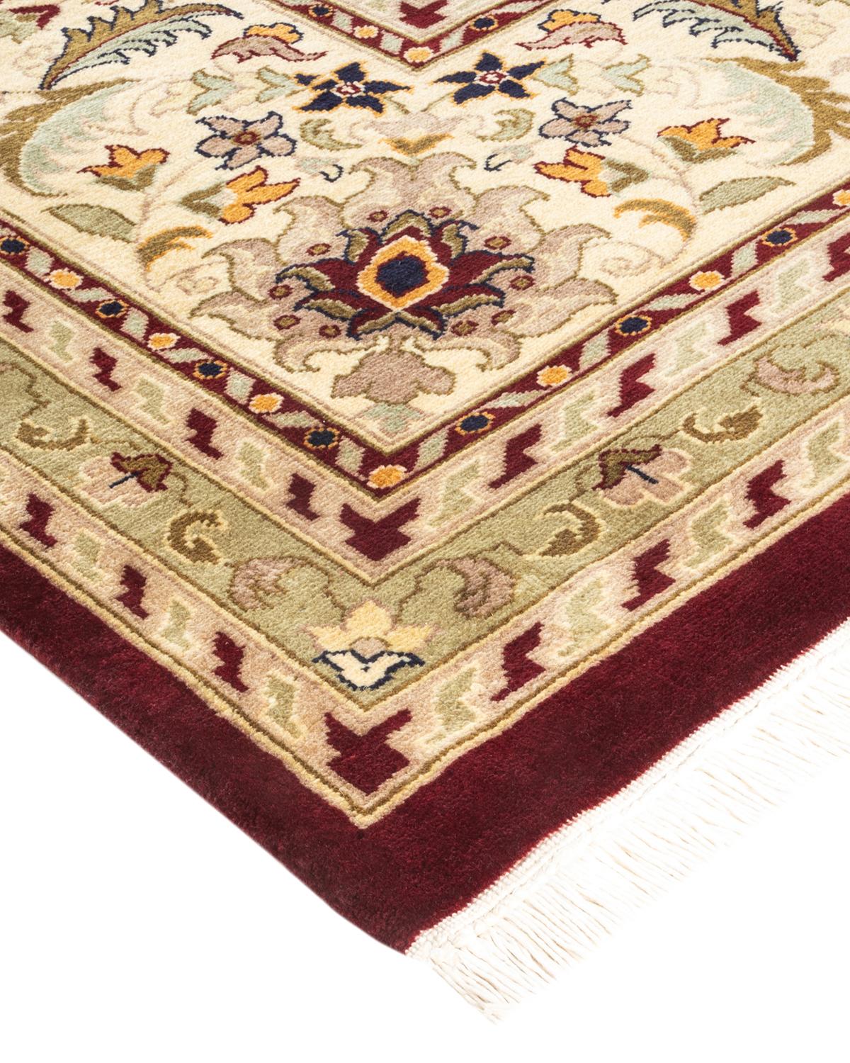 Die Teppiche der Mogul-Kollektion bringen mit ihren zurückhaltenden Farben und Allover-Mustern zeitlose Eleganz in jeden Raum. Beeinflusst von einem Spektrum türkischer, indischer und persischer Designs, lassen die Kunsthandwerker, die diese