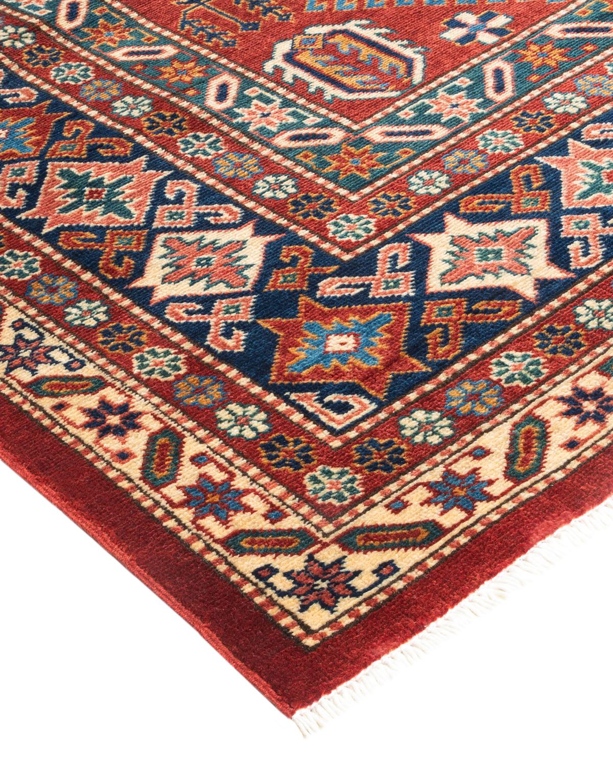 La riche tradition textile de l'Afrique occidentale a inspiré la collection Tribal de tapis noués à la main. Incorporant un mélange de motifs géométriques, dans des palettes allant de la terre à la vivacité, ces tapis apportent un sentiment