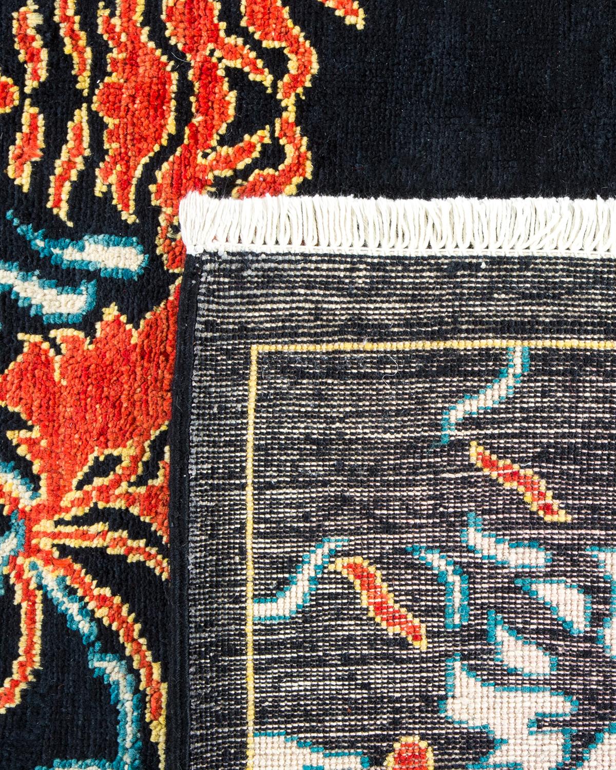 Noué à la main Tapis noir contemporain éclectique fait à la main unique en son genre en vente