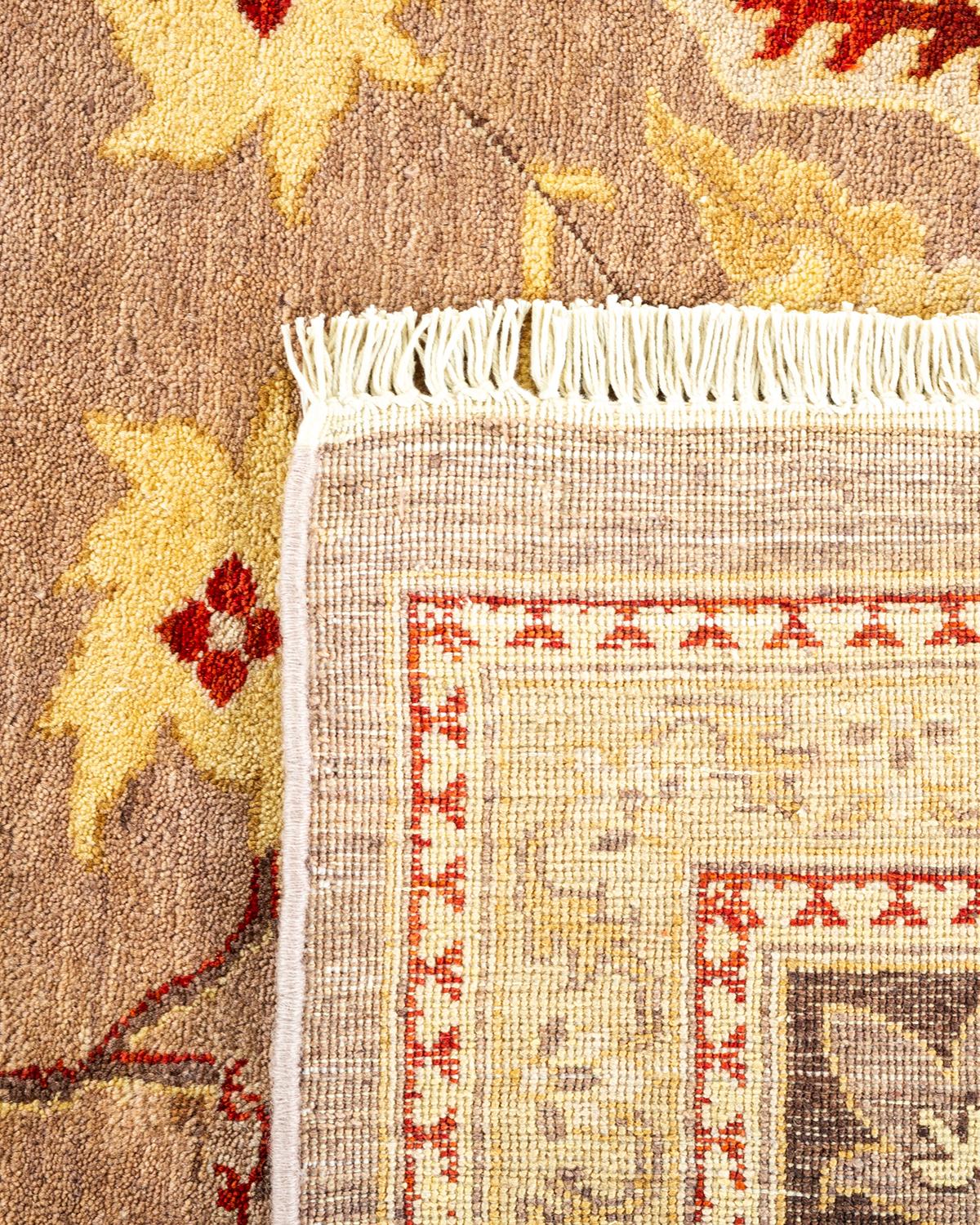 Zeitgenössischer, handgefertigter, eklektischer, brauner Teppich, Unikat (Handgeknüpft) im Angebot