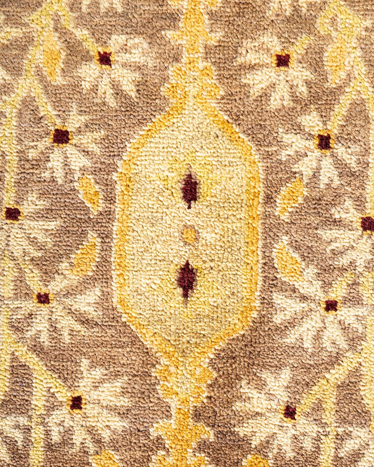 Handgefertigter, zeitgenössischer, eklektischer brauner Teppich, Unikat (21. Jahrhundert und zeitgenössisch) im Angebot