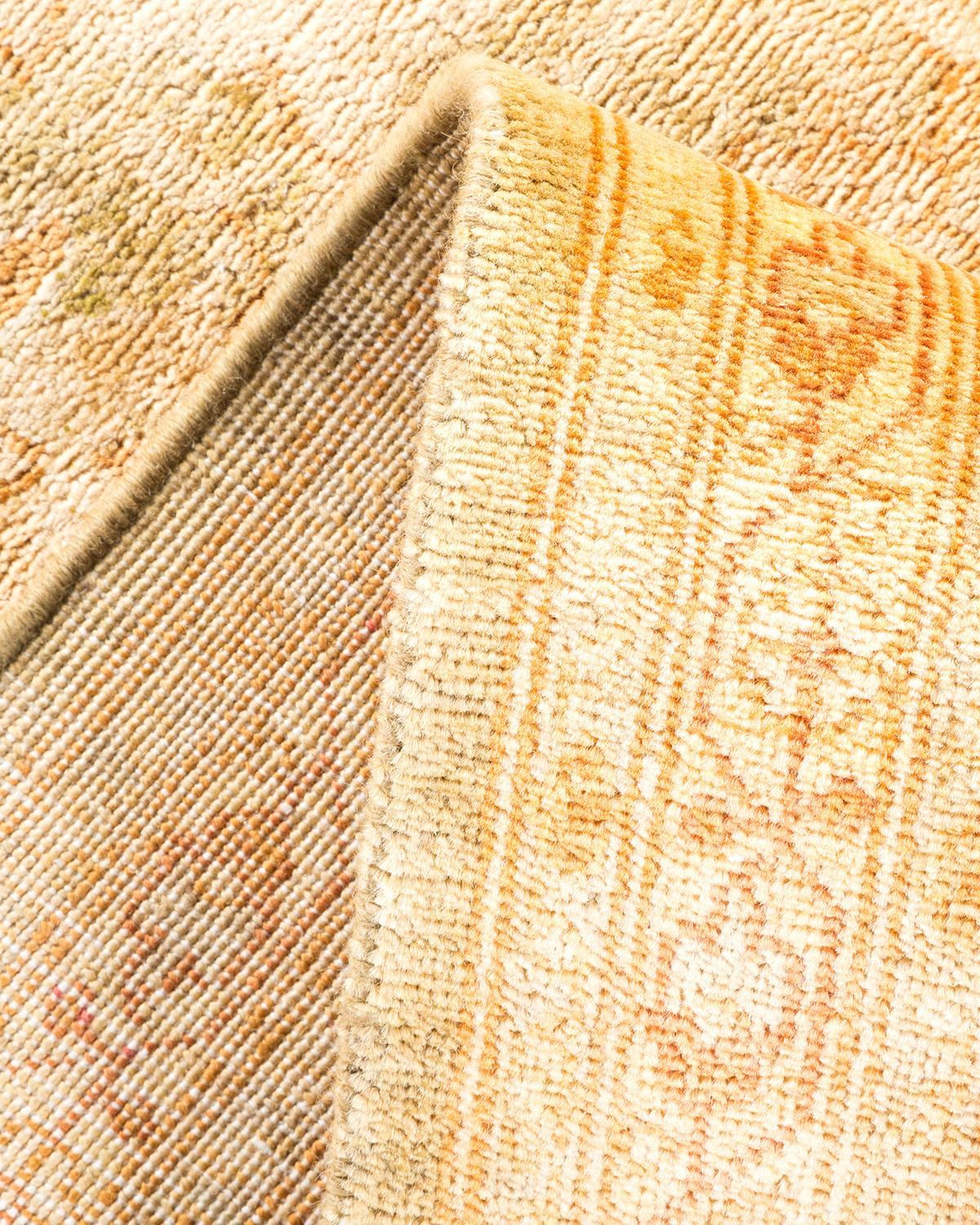Pakistanais Tapis vert contemporain éclectique fait à la main unique en son genre en vente