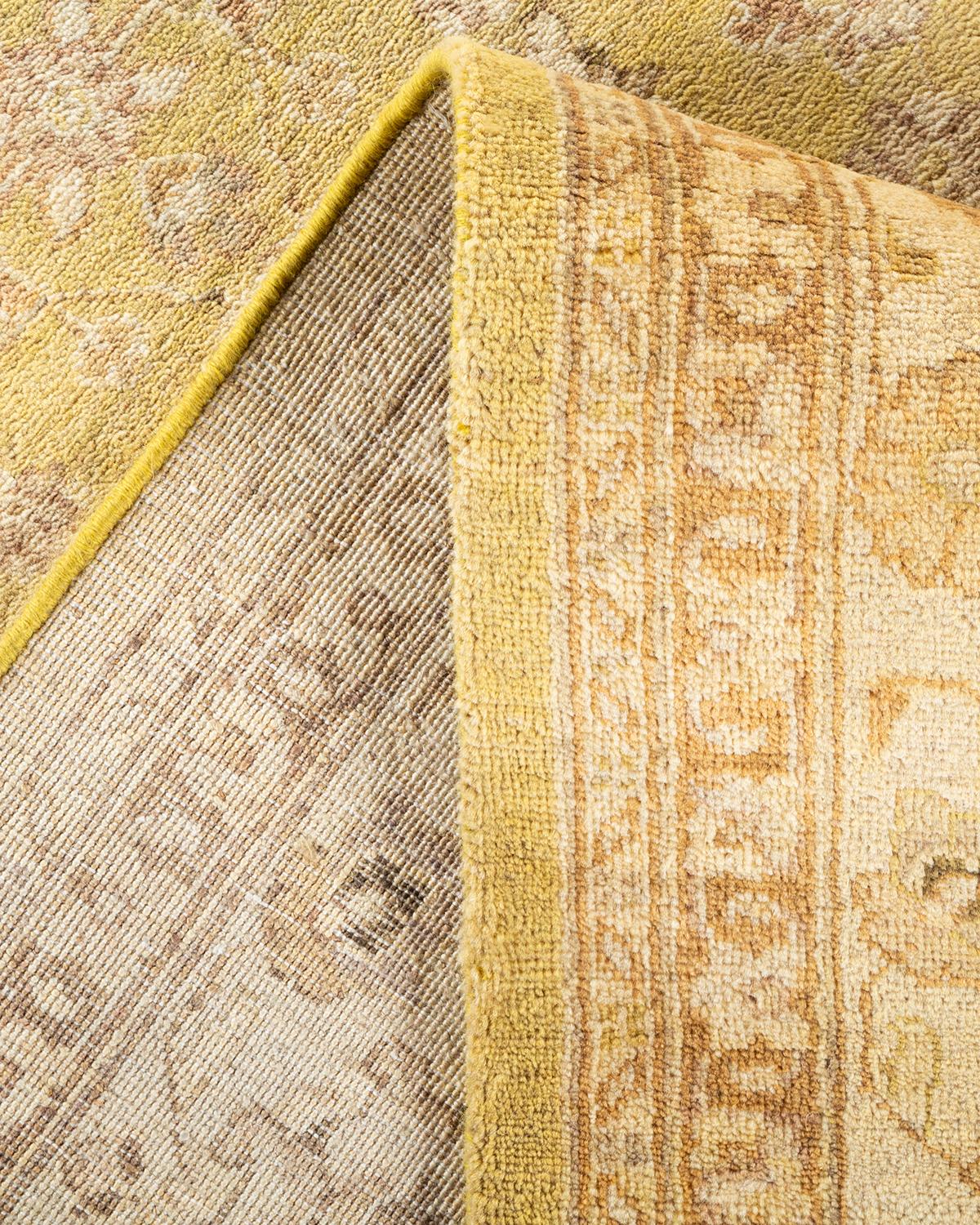 Pakistanais Tapis vert contemporain éclectique fait à la main unique en son genre en vente