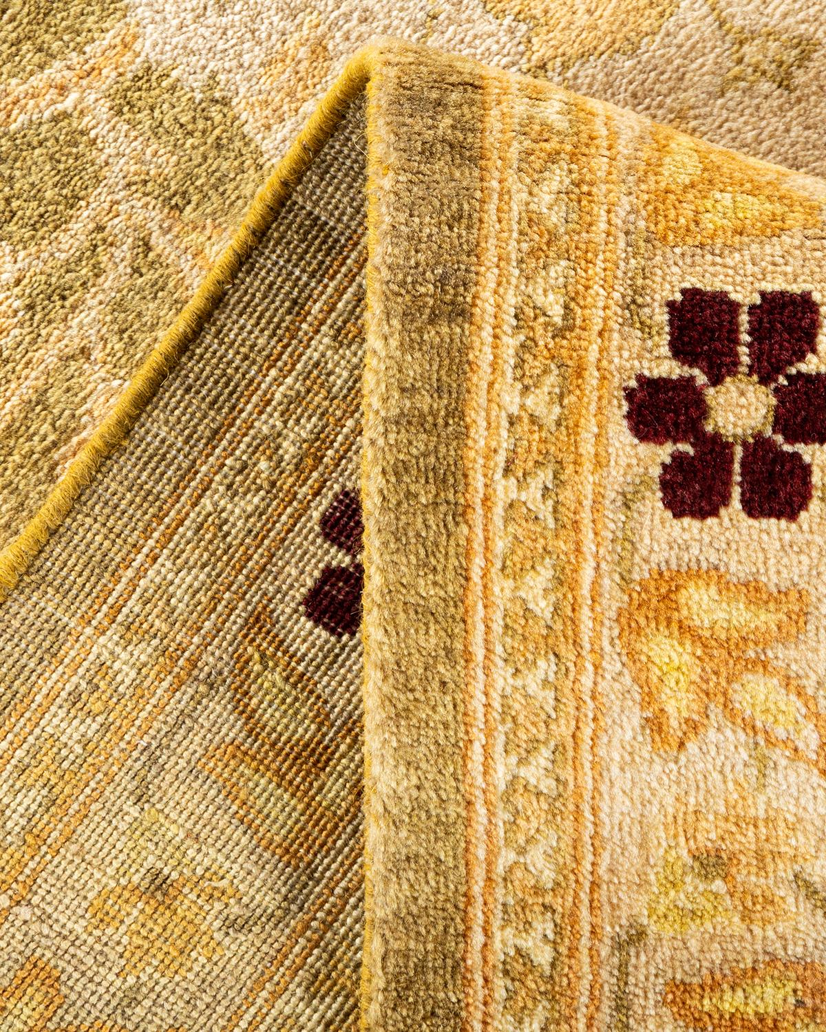Pakistanais Tapis vert contemporain éclectique fait à la main unique en son genre en vente