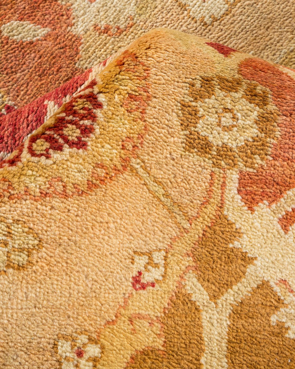 Autre Tapis de sol éclectique contemporain ivoire, unique en son genre, fabriqué à la main en vente
