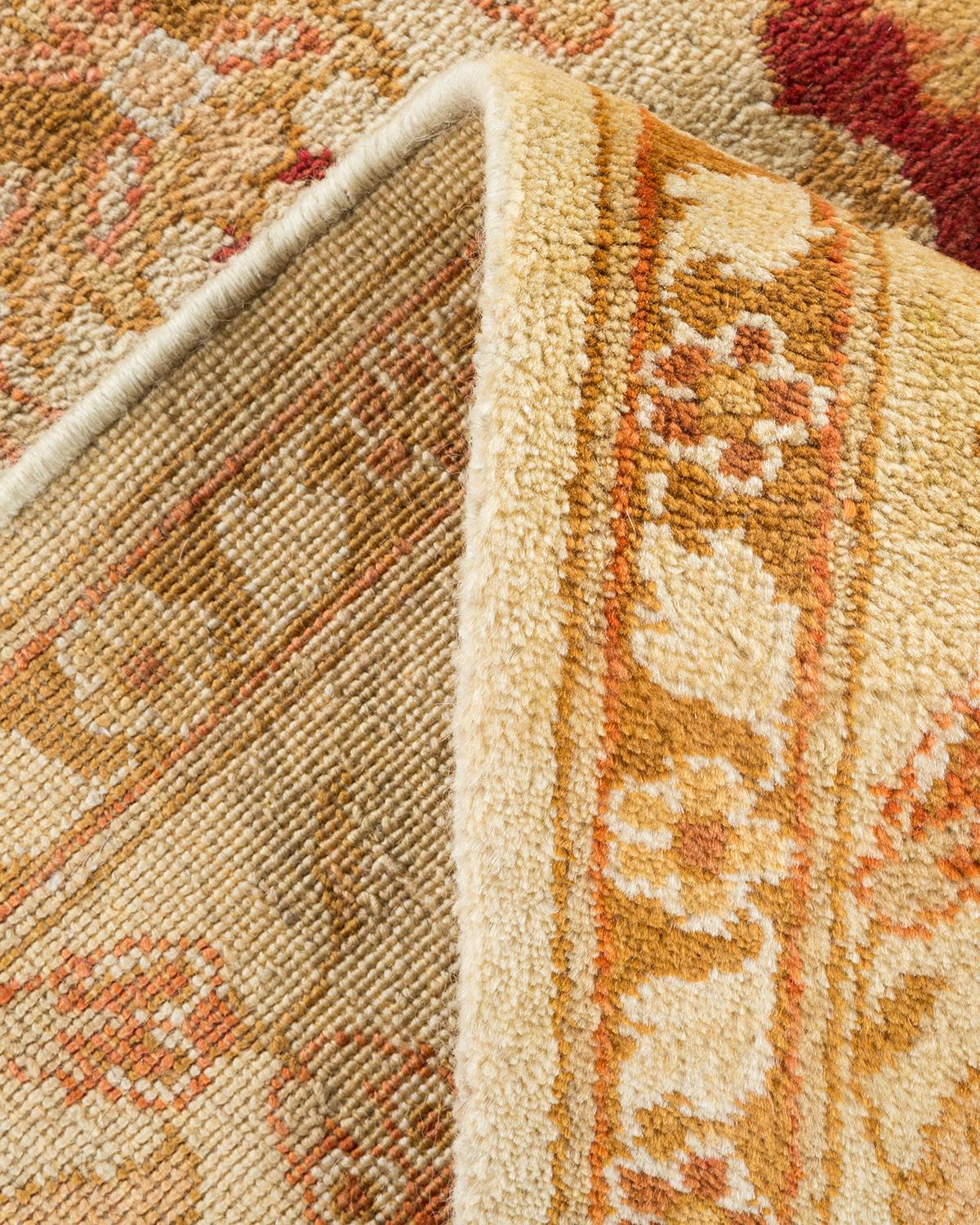 Pakistanais Tapis de sol éclectique contemporain ivoire, unique en son genre, fabriqué à la main en vente