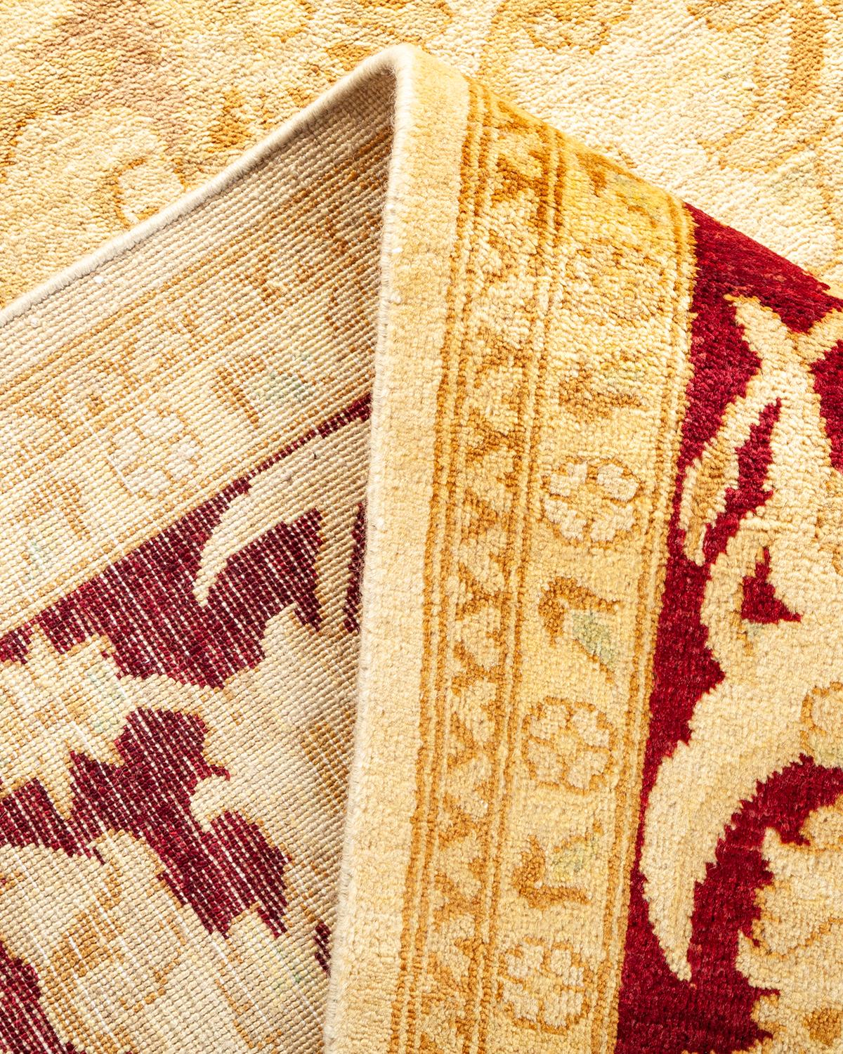 Zeitgenössischer, handgefertigter, eklektischer elfenbeinfarbener Teppich, Unikat (Pakistanisch) im Angebot