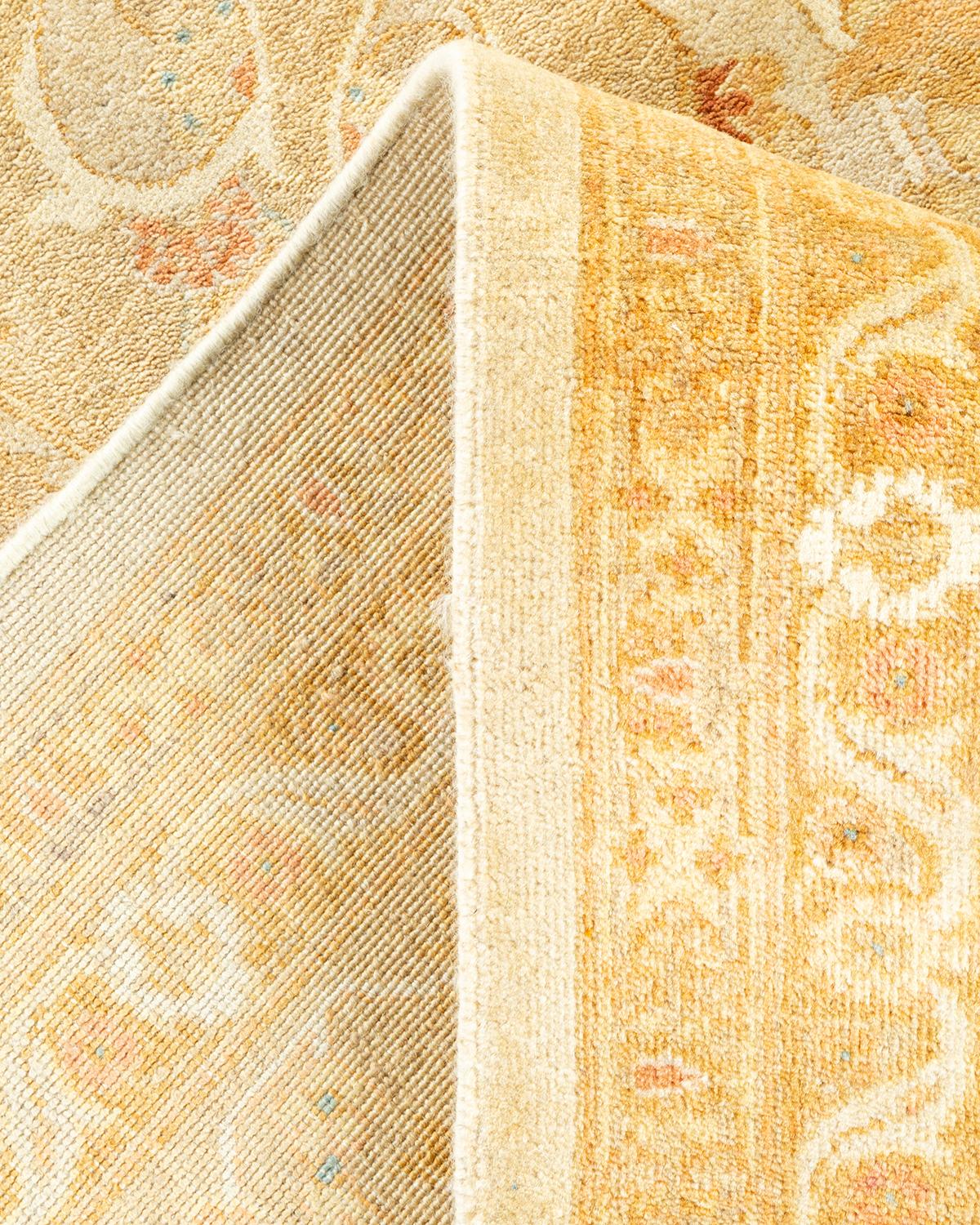 Zeitgenössischer, handgefertigter, eklektischer elfenbeinfarbener Teppich, Unikat (Pakistanisch) im Angebot