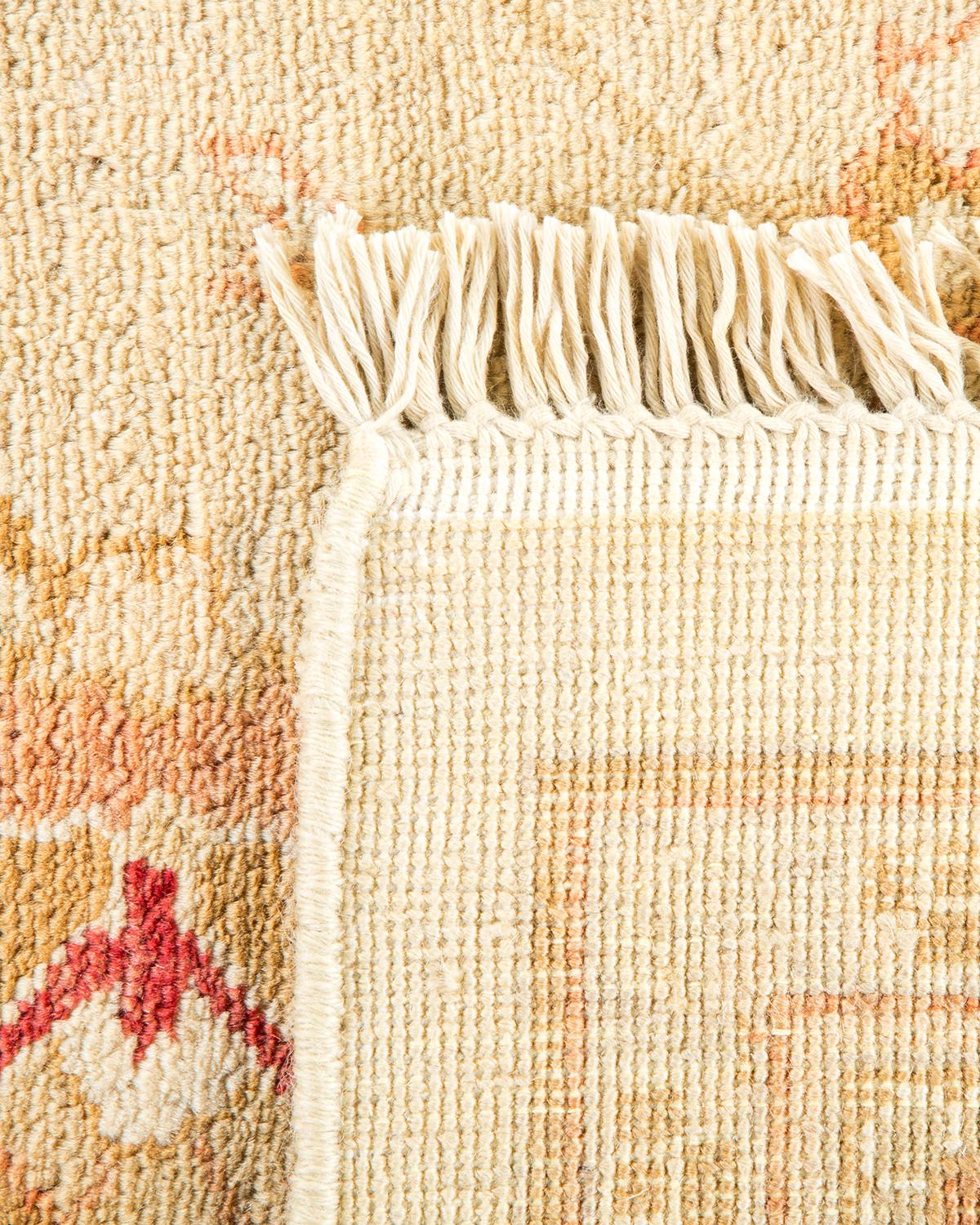 Noué à la main Tapis contemporain éclectique en ivoire fait à la main unique en son genre en vente