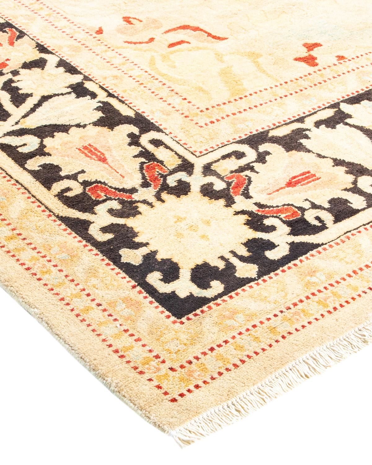 Laine Tapis ivoire contemporain éclectique fait à la main unique en son genre en vente