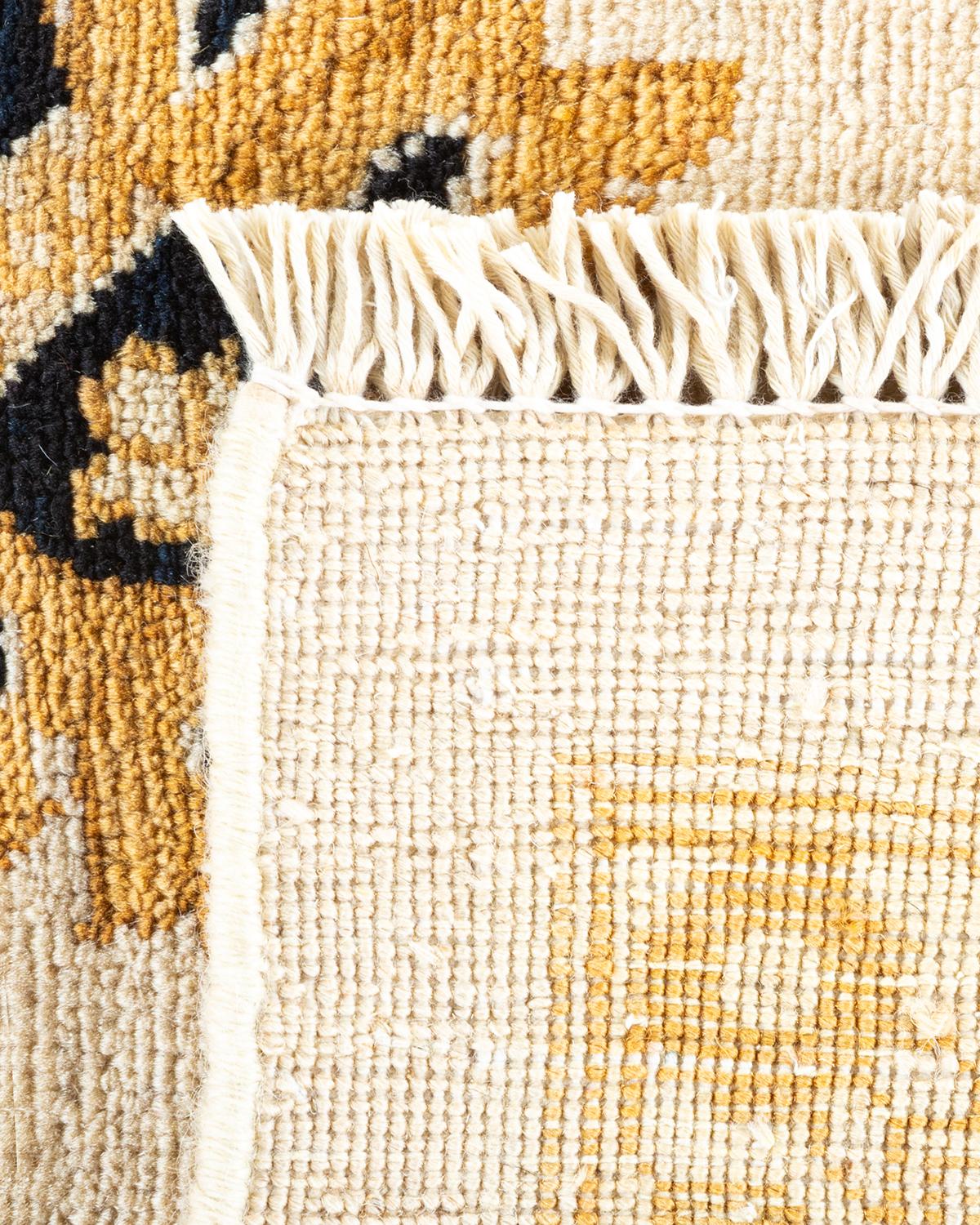 Noué à la main Tapis contemporain éclectique en ivoire fait à la main unique en son genre en vente