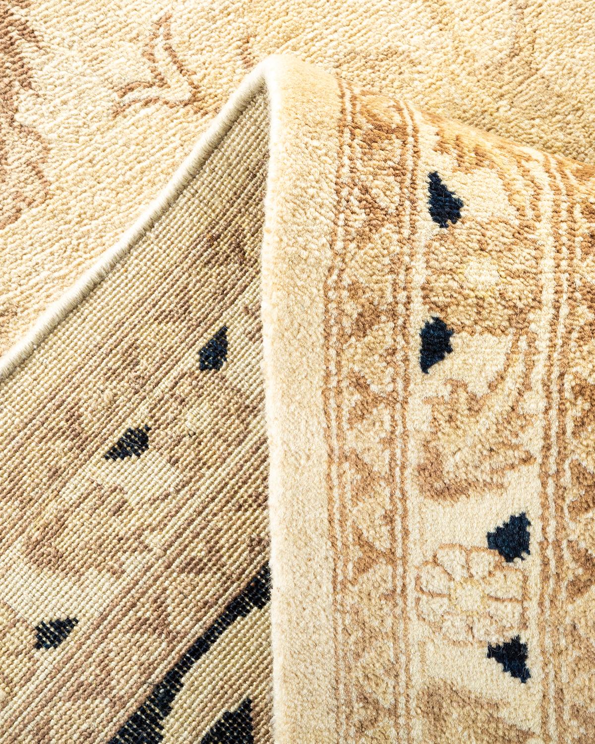 Pakistanais Tapis ivoire contemporain éclectique fait à la main unique en son genre en vente