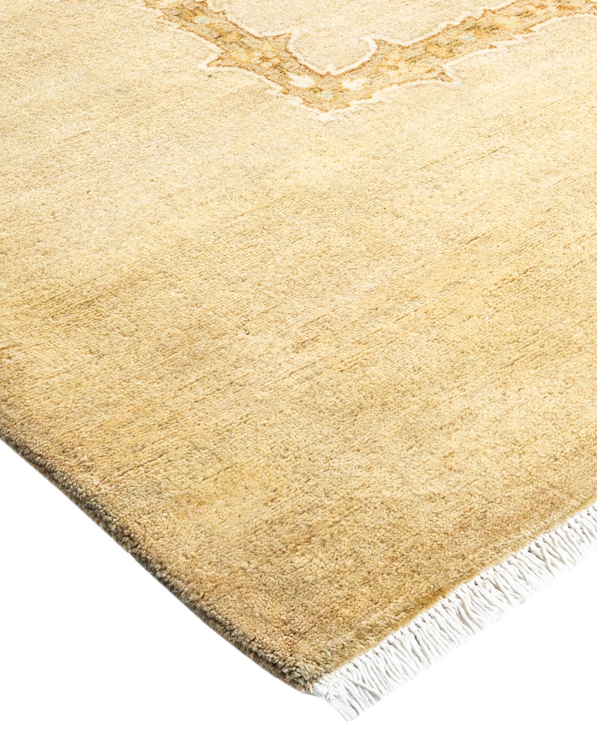 Laine Tapis ivoire contemporain éclectique fait à la main unique en son genre en vente
