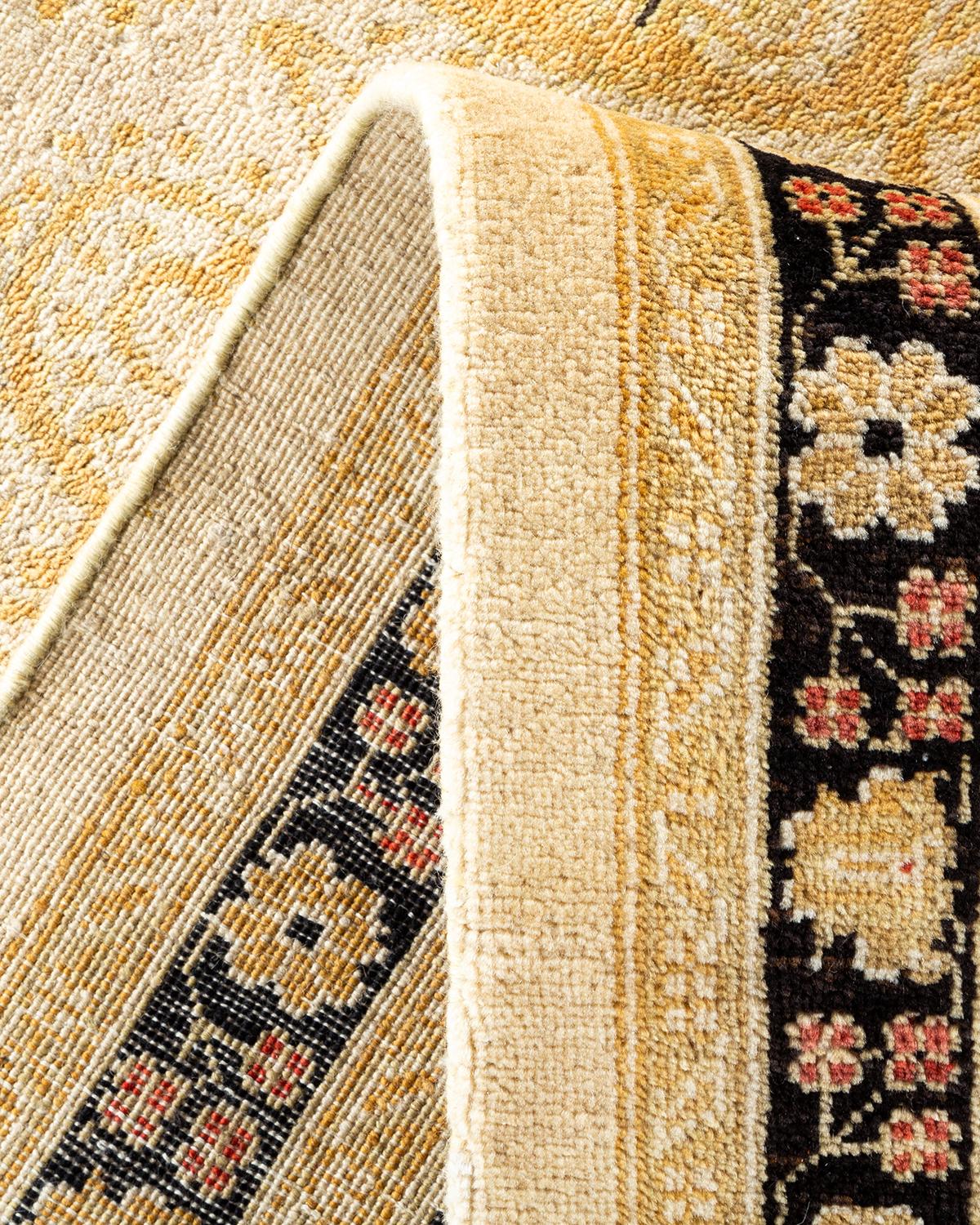 Zeitgenössischer, handgefertigter, eklektischer elfenbeinfarbener Teppich, Unikat (Pakistanisch) im Angebot