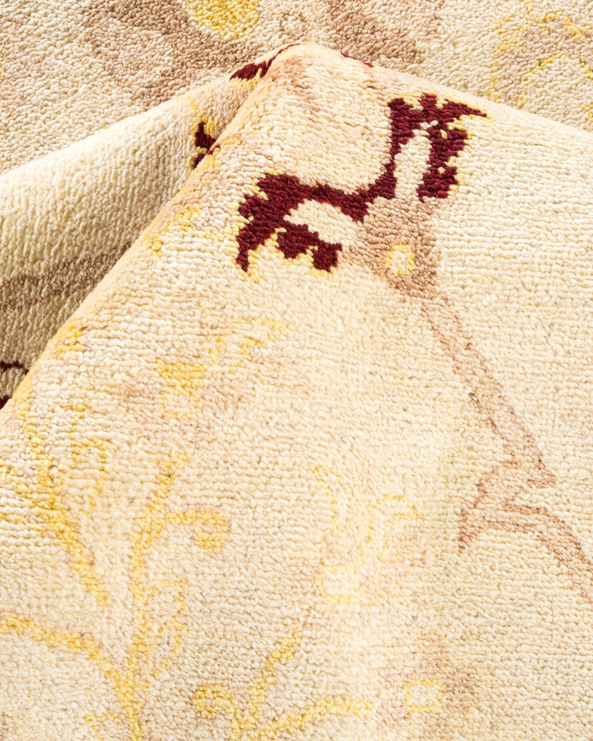 Autre Tapis contemporain éclectique en ivoire fait à la main unique en son genre en vente