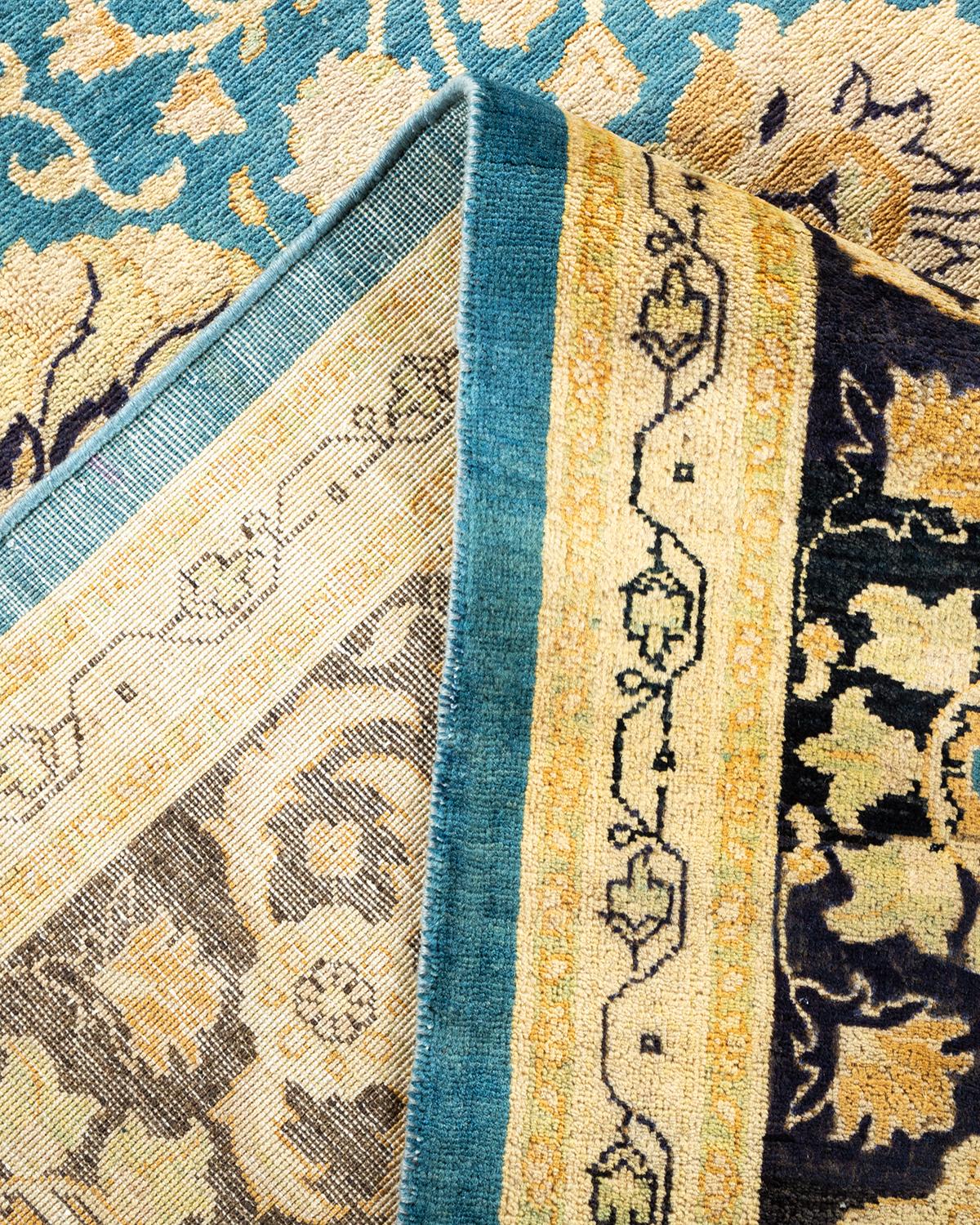 Handgefertigter, zeitgenössischer, eklektischer hellblauer Teppich, Unikat (Pakistanisch) im Angebot