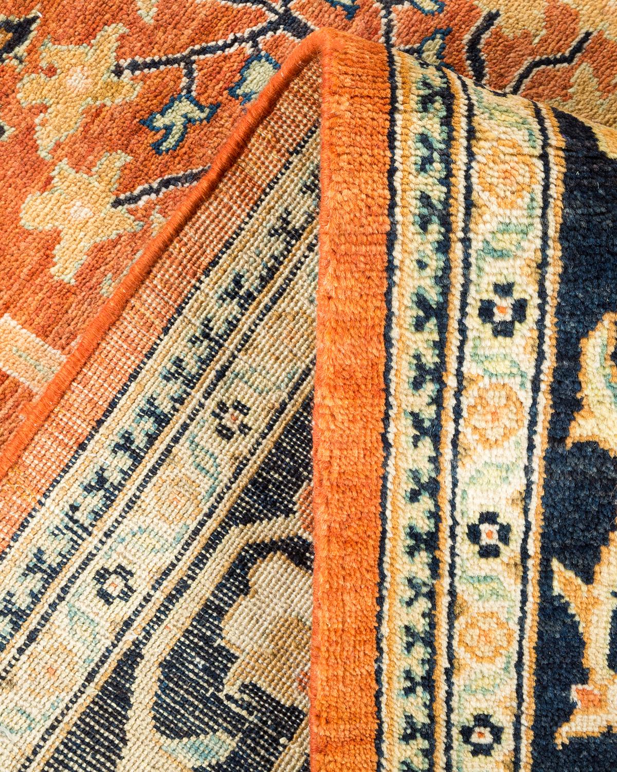 Zeitgenössischer, handgefertigter, eklektischer orangefarbener Teppich, Unikat (Pakistanisch) im Angebot