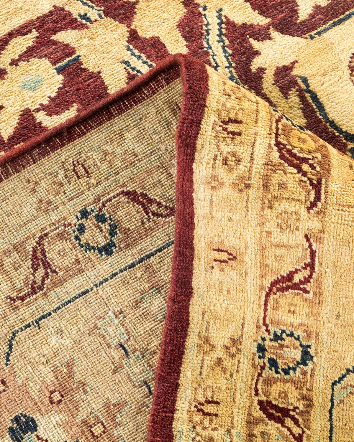 Handgefertigter, zeitgenössischer, eklektischer roter Teppich, Unikat (Pakistanisch) im Angebot
