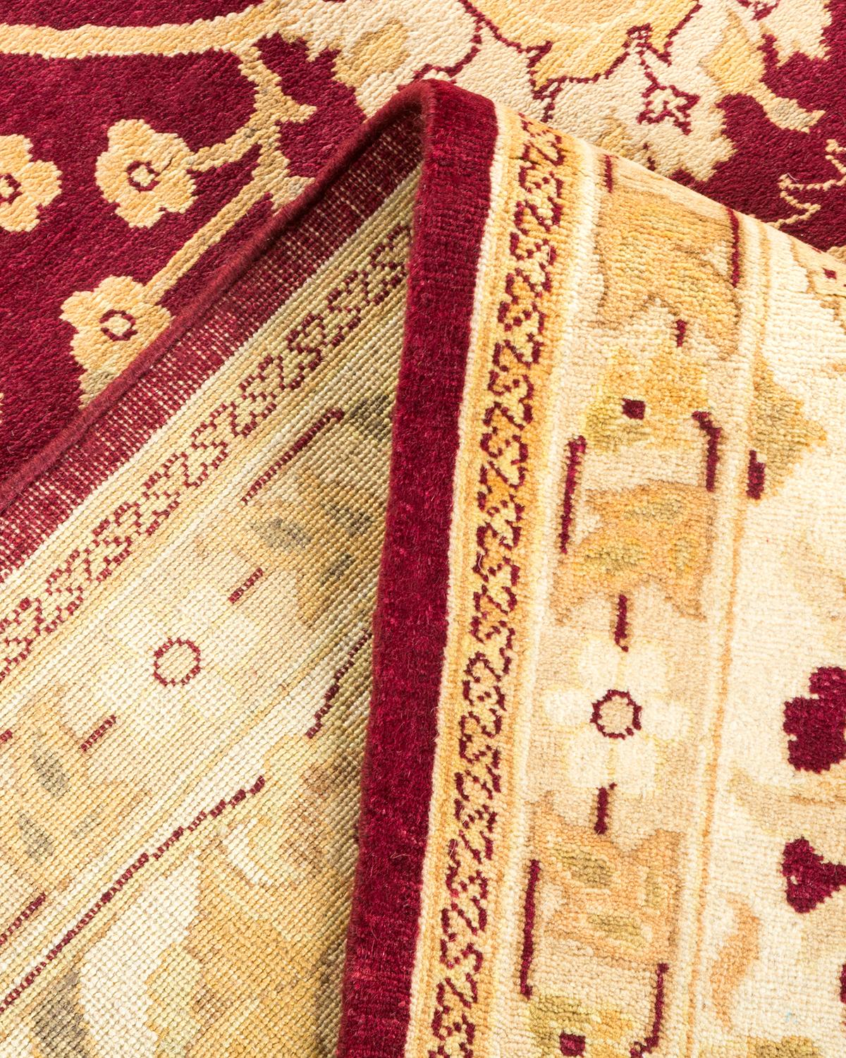 Handgefertigter, zeitgenössischer, eklektischer roter Teppich, Unikat (Pakistanisch) im Angebot