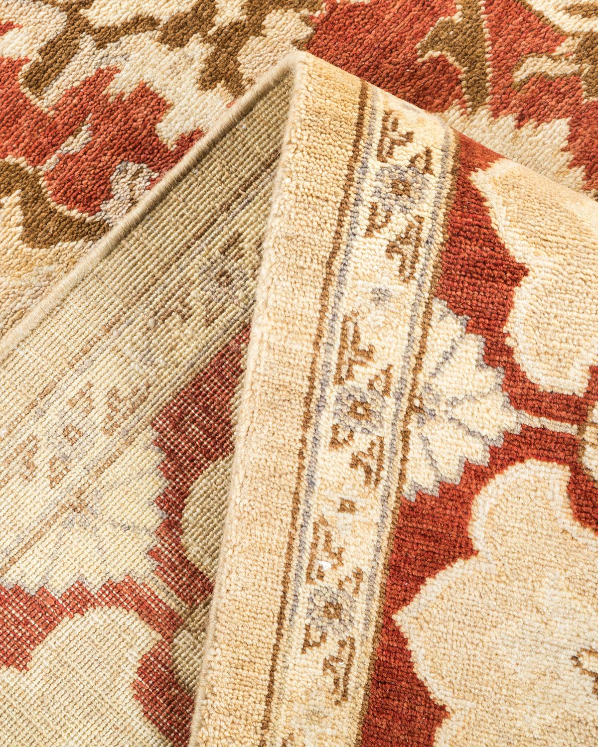 Pakistanais Tapis jaune contemporain éclectique fait à la main unique en son genre en vente