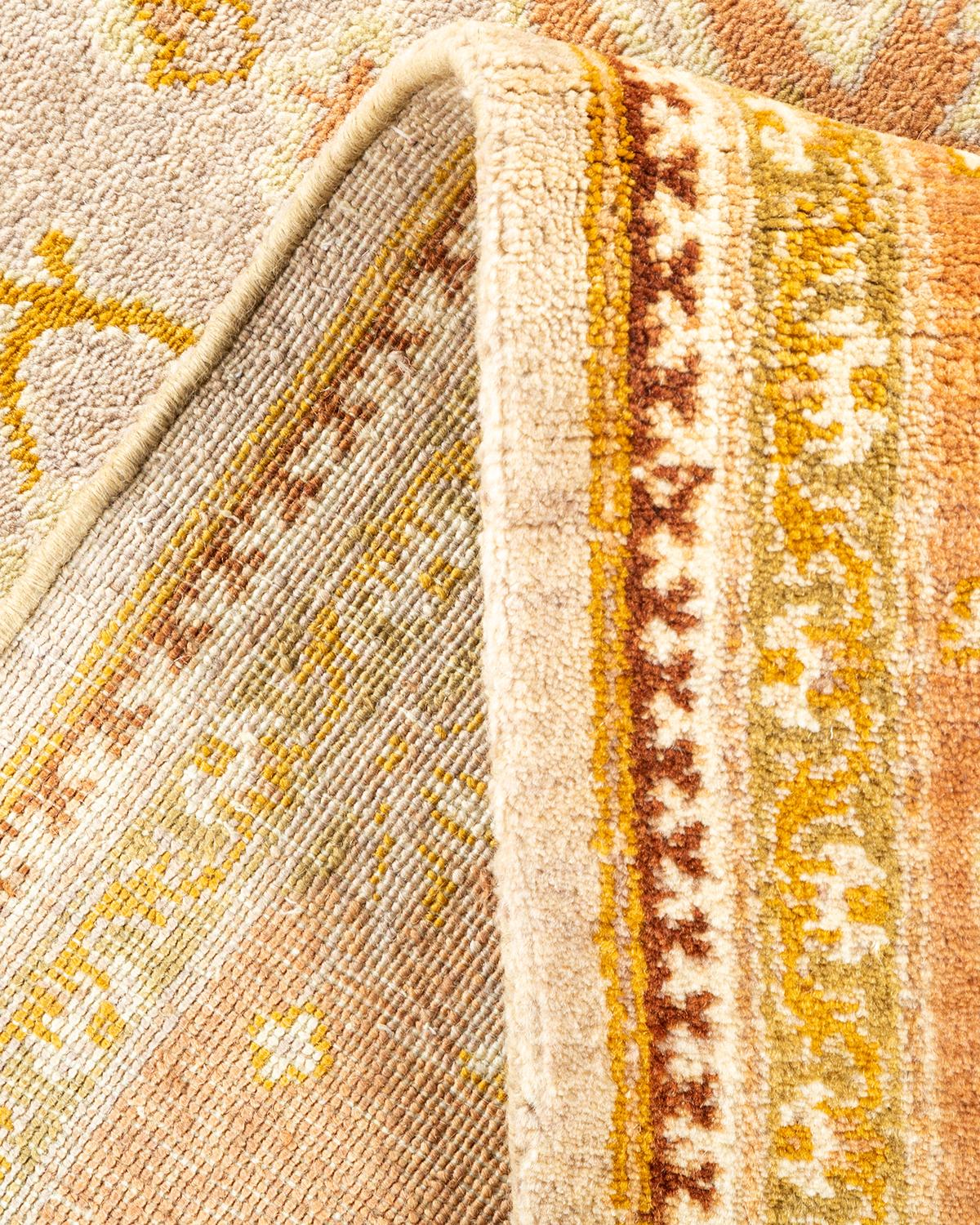 Pakistanais Tapis jaune contemporain éclectique fait à la main unique en son genre en vente
