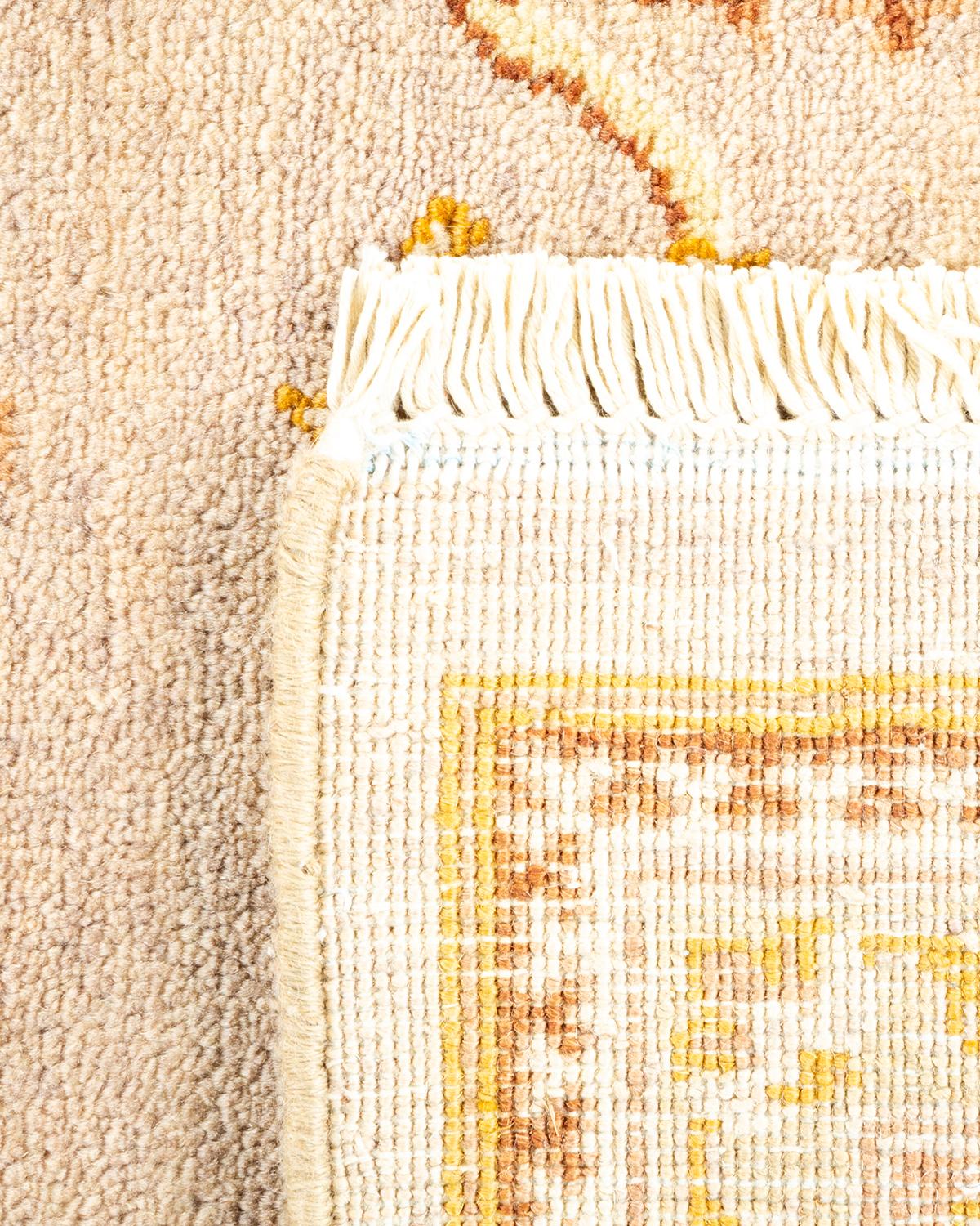 Noué à la main Tapis jaune contemporain éclectique fait à la main unique en son genre en vente