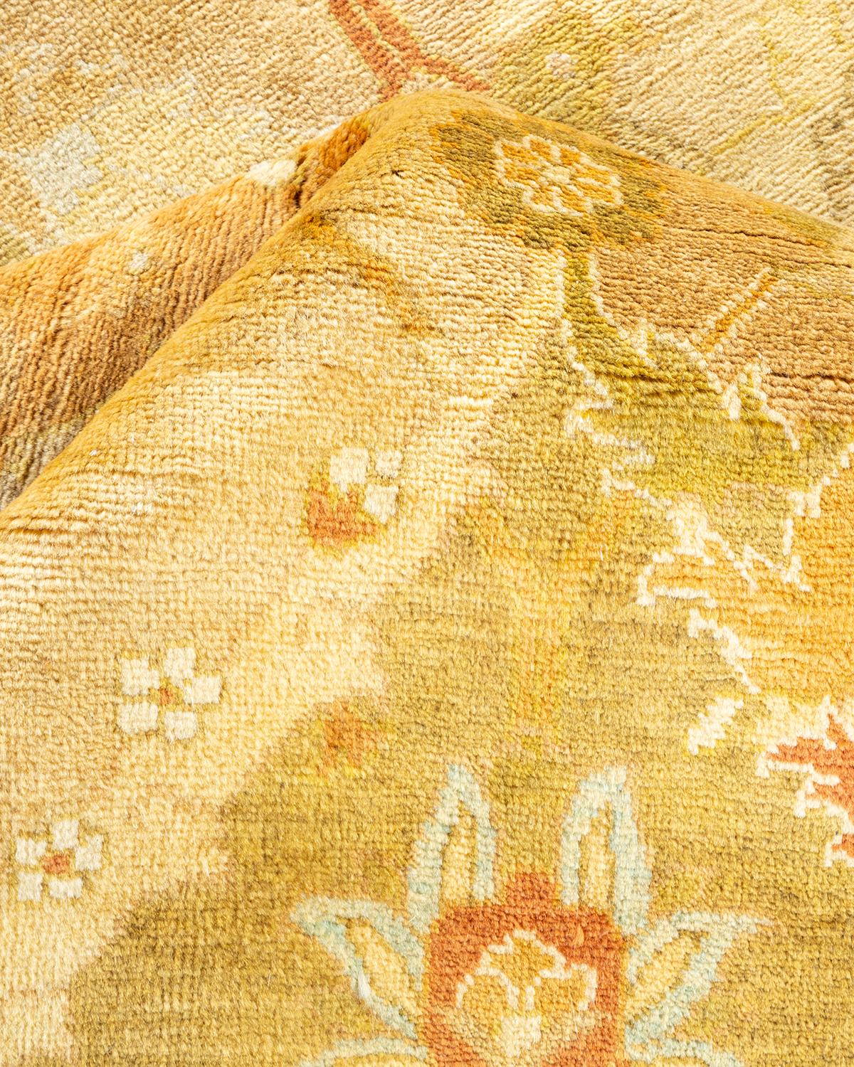 Autre Tapis de sol éclectique contemporain jaune, unique en son genre, fait à la main en vente