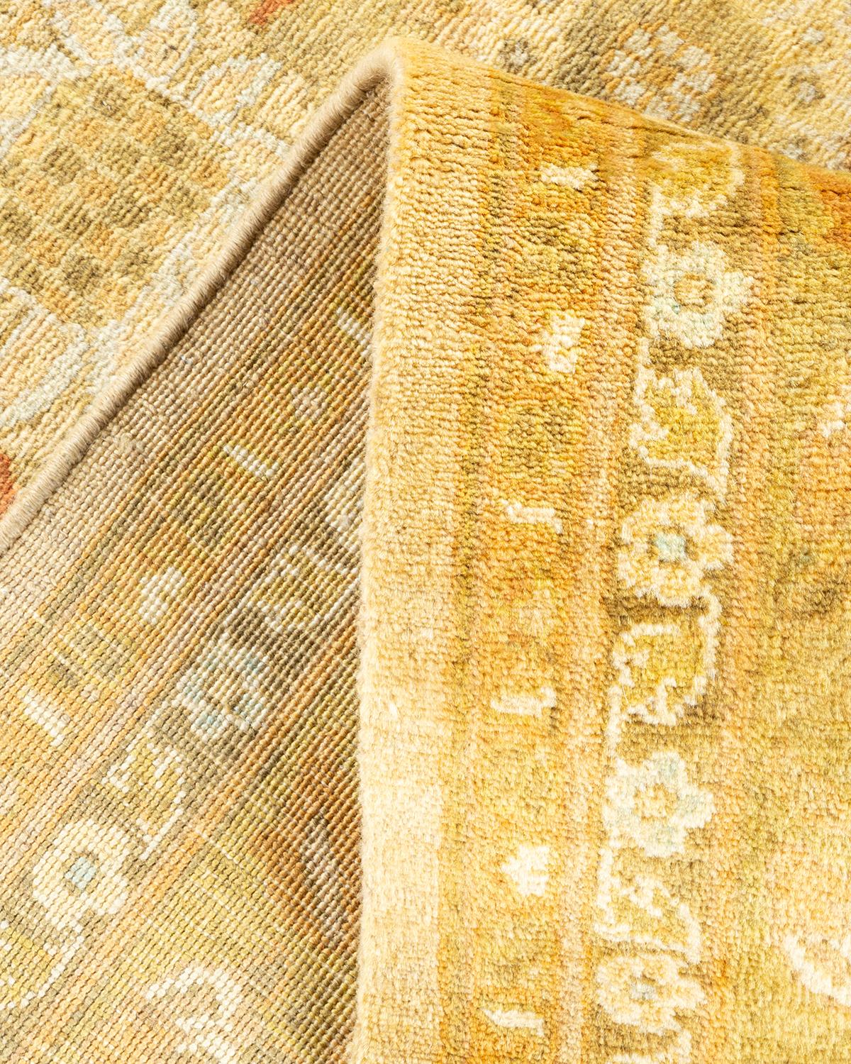 Pakistanais Tapis de sol éclectique contemporain jaune, unique en son genre, fait à la main en vente