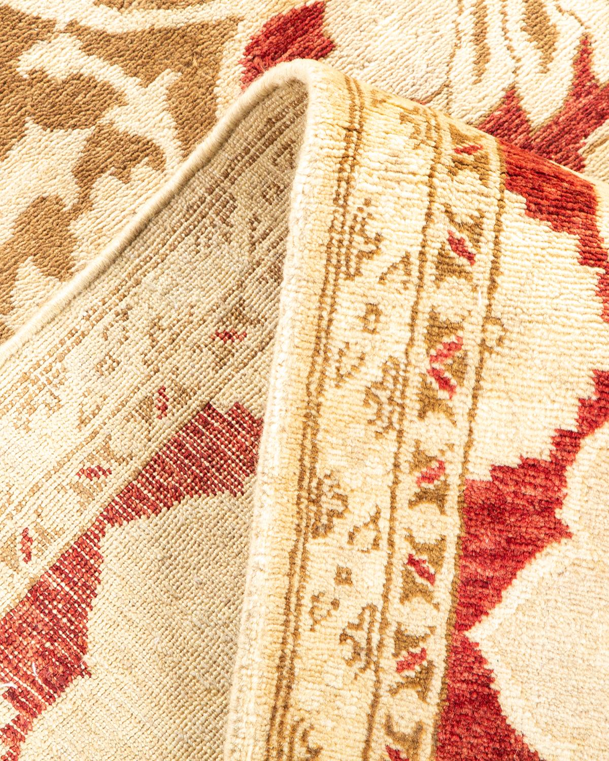 Pakistanais Tapis jaune contemporain éclectique fait à la main, unique en son genre en vente