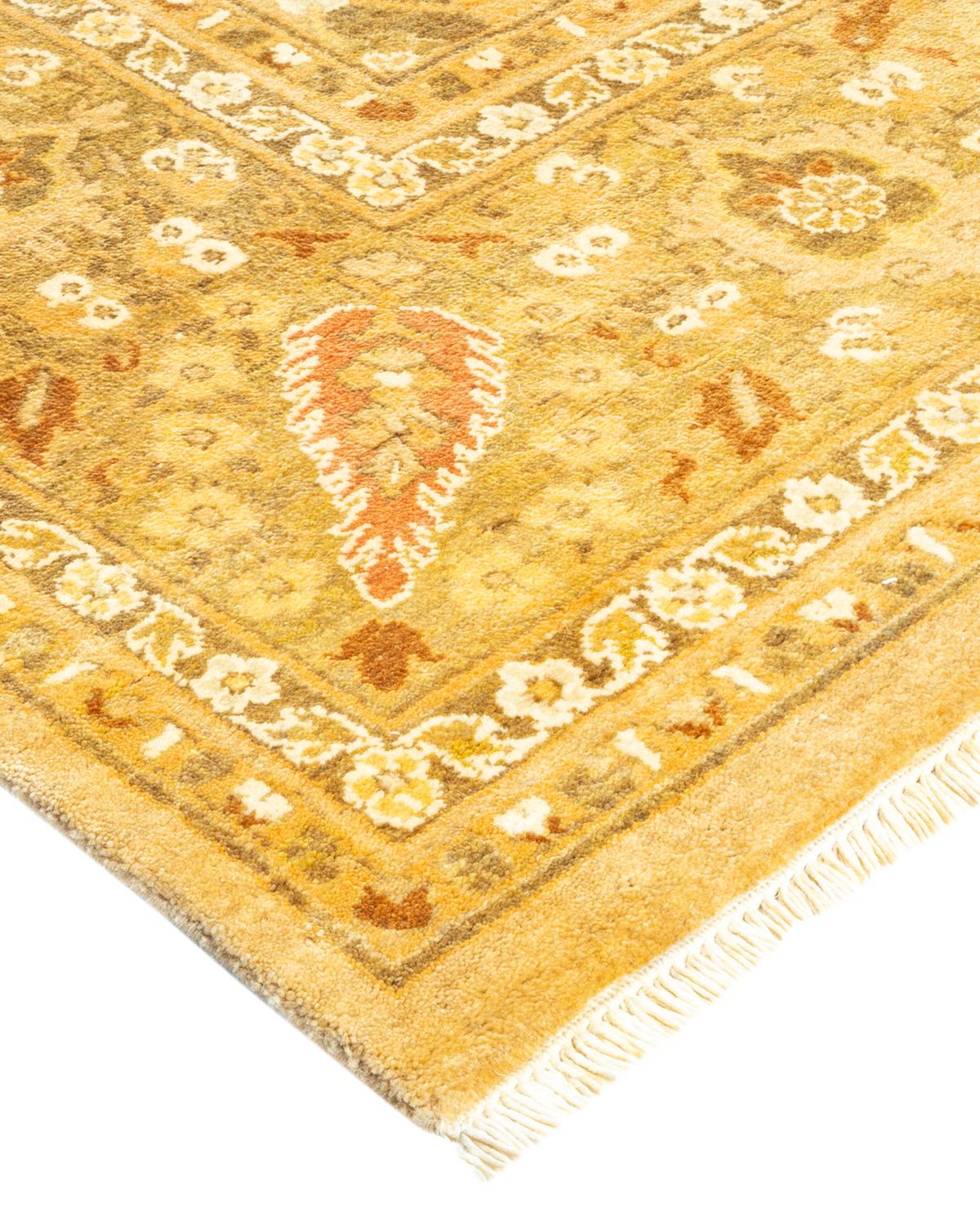Laine Tapis jaune contemporain éclectique fait à la main, unique en son genre en vente