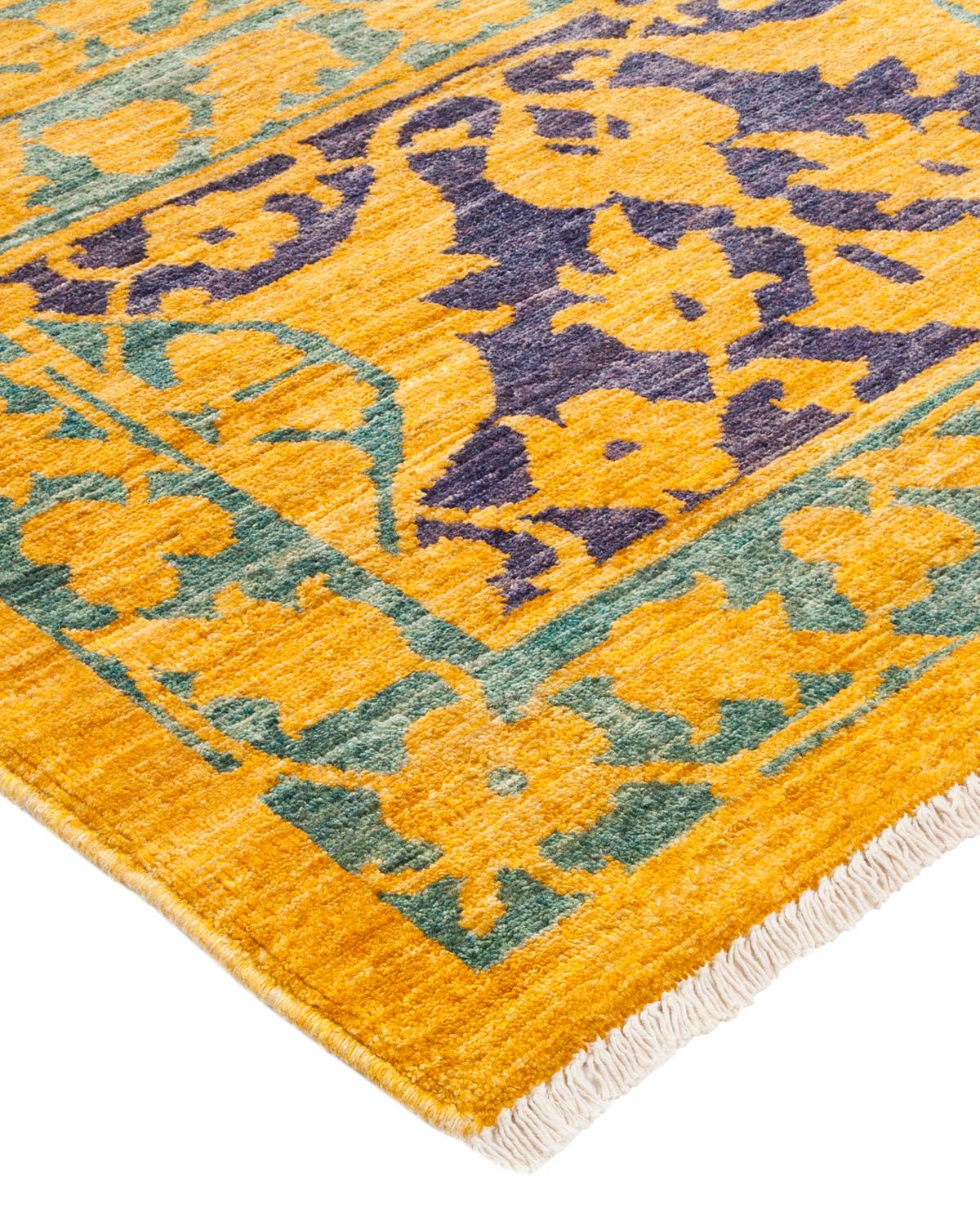 Laine Tapis jaune contemporain éclectique fait à la main, unique en son genre en vente