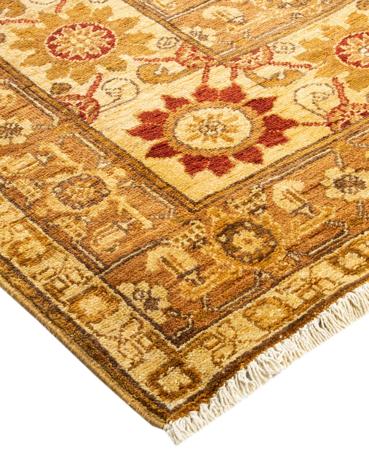 Laine Tapis jaune contemporain éclectique fait à la main, unique en son genre en vente