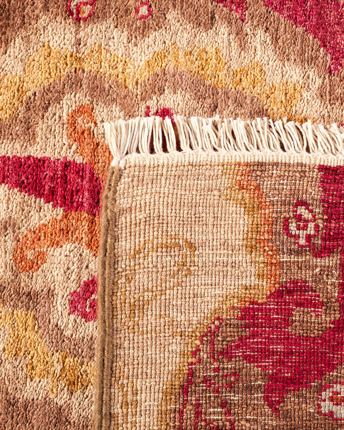Einzigartiger, handgefertigter, zeitgenössischer Suzani-Teppich in Braun, 3,66 m x 4,66 m, Unikat (Handgeknüpft) im Angebot