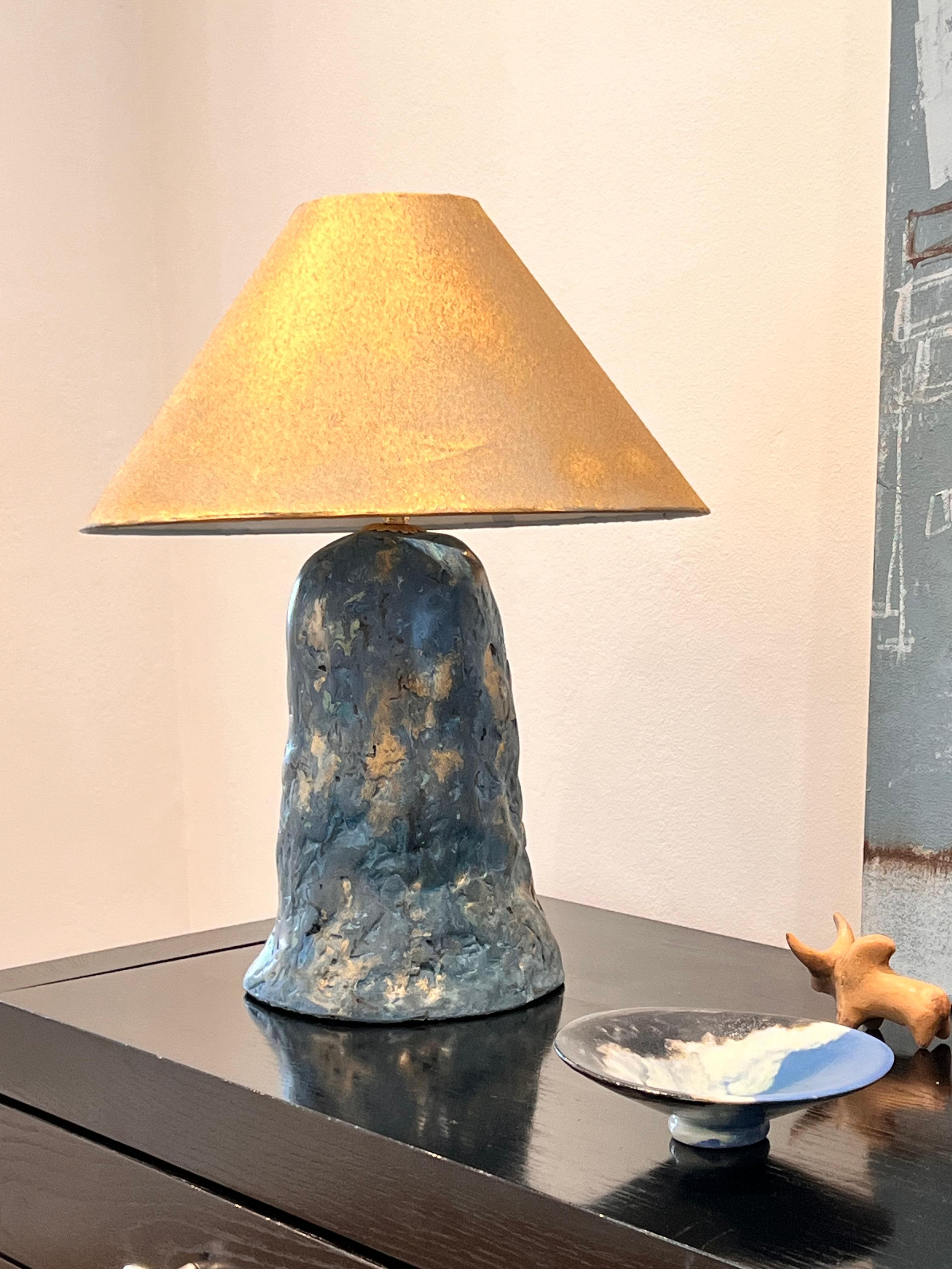 Britannique Lampe de table unique faite à la main en vente
