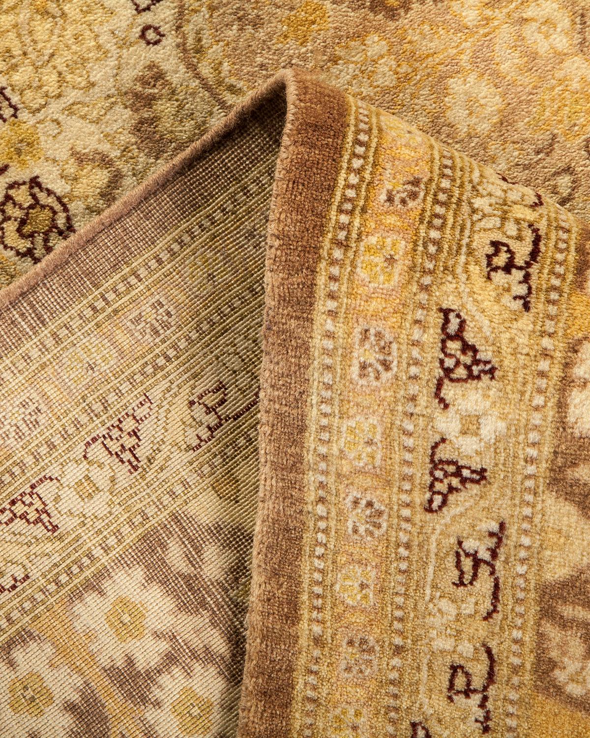 Einzigartiger handgefertigter traditioneller Mogul-Teppich in Beige im Zustand „Neu“ im Angebot in Norwalk, CT