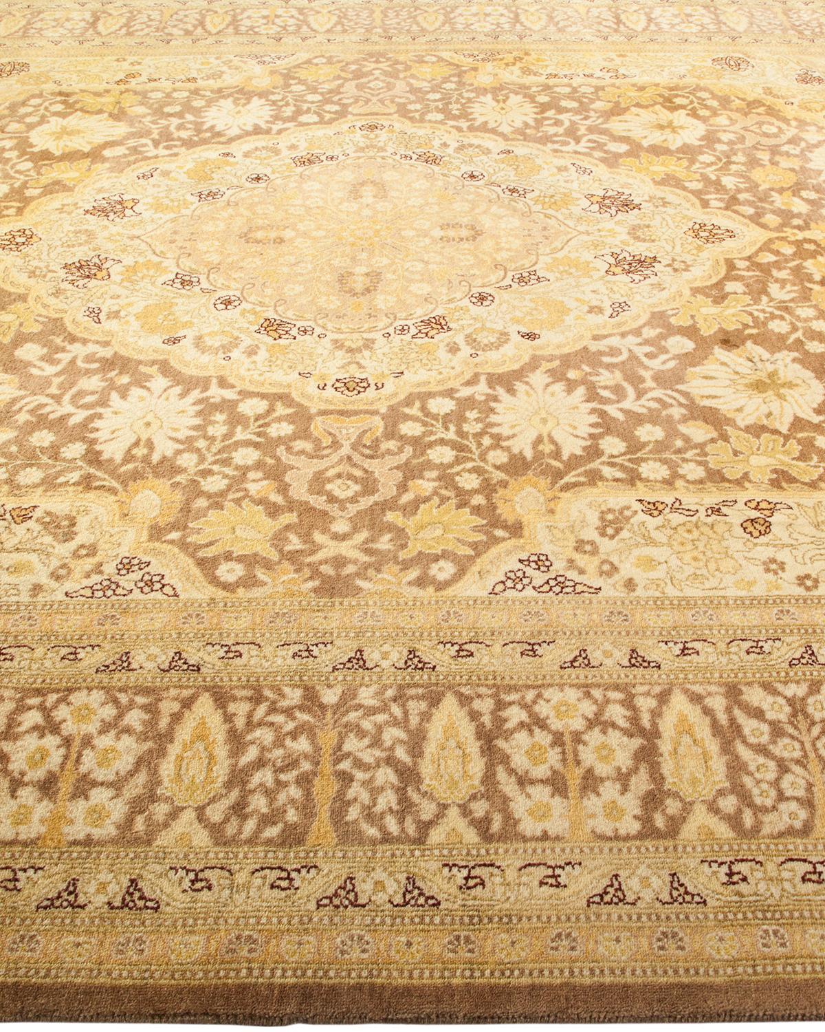 Einzigartiger handgefertigter traditioneller Mogul-Teppich in Beige (21. Jahrhundert und zeitgenössisch) im Angebot