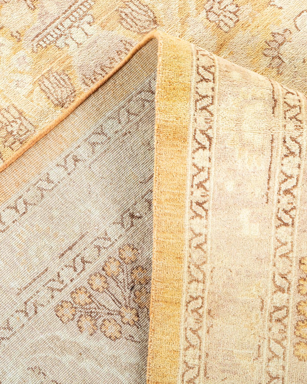 Handgefertigter, traditioneller Mogul-Beige-Teppich, Unikat (Pakistanisch) im Angebot